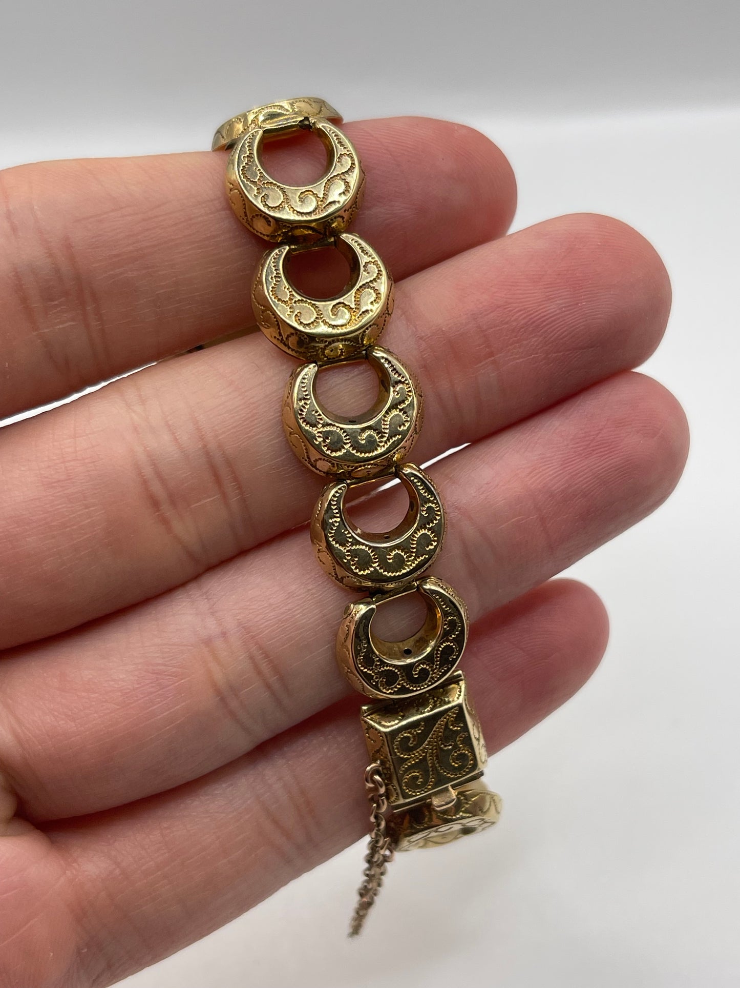 Antique 9ct gold cameo bracelet