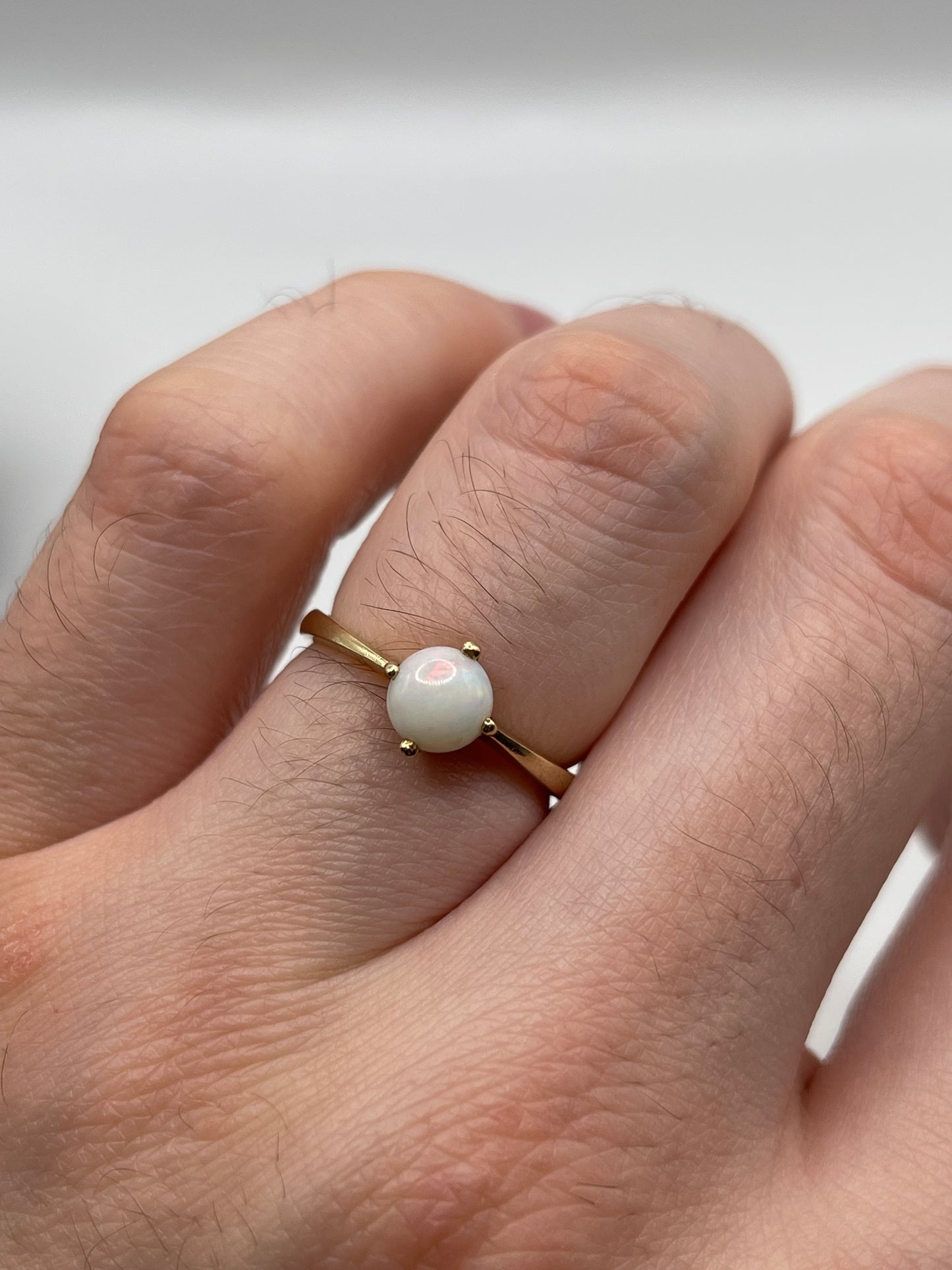 9ct gold opal ring
