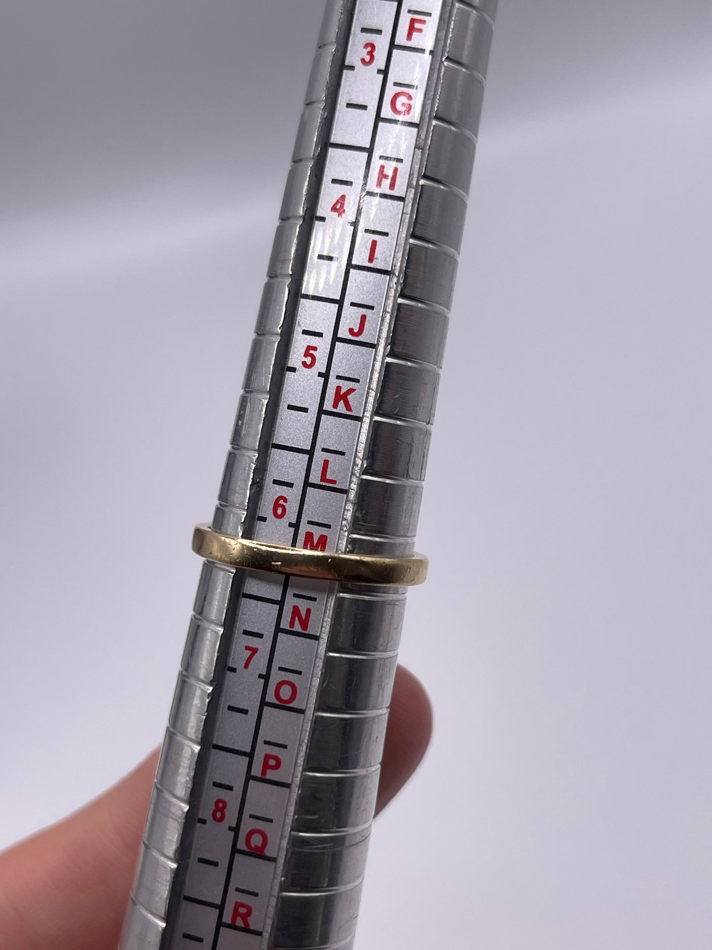 9ct gold sapphire and diamond ring