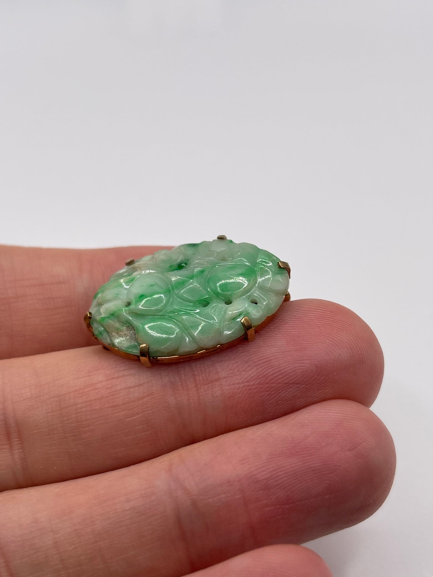 9ct gold jade brooch