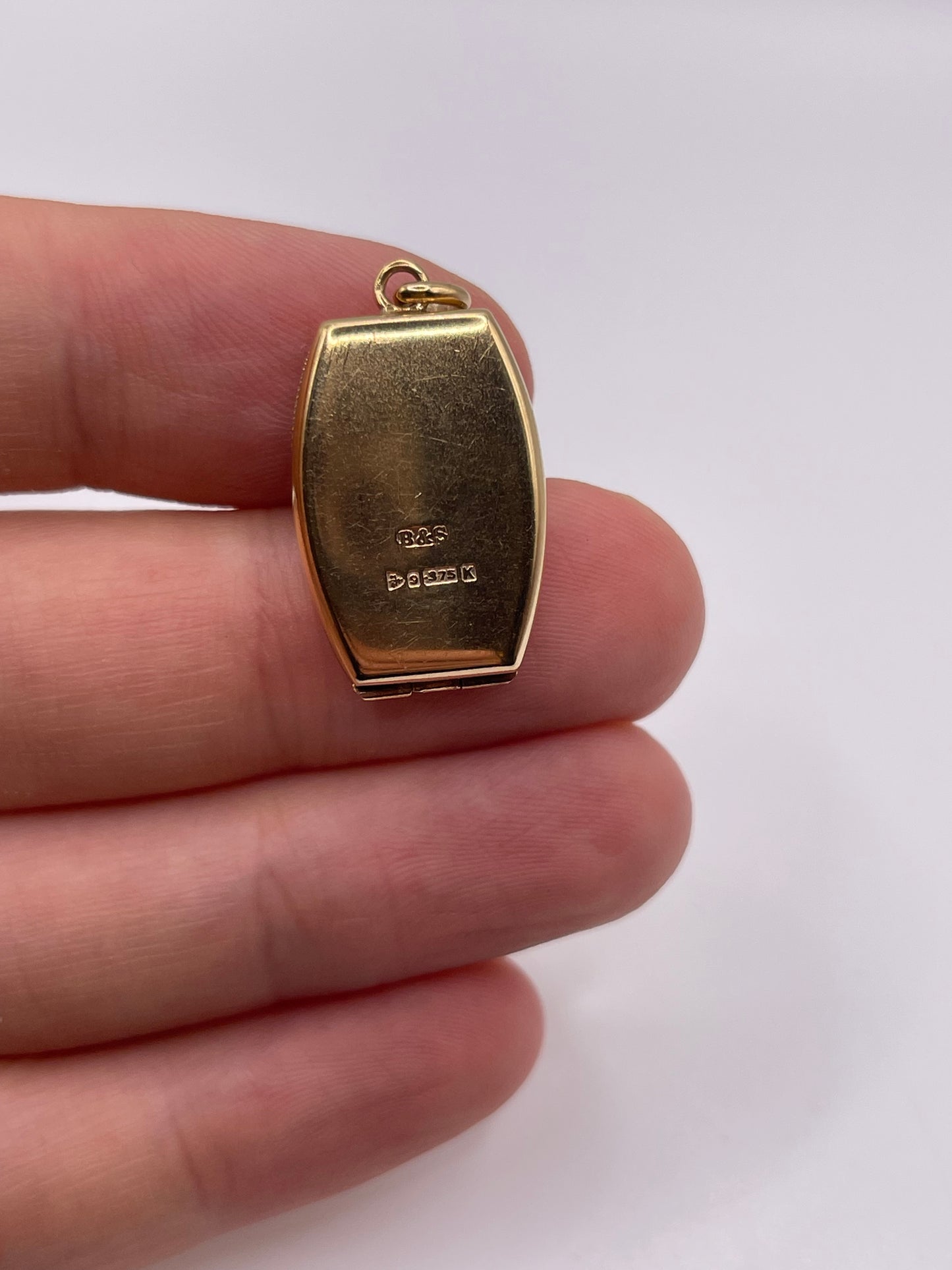 9ct gold locket pendant