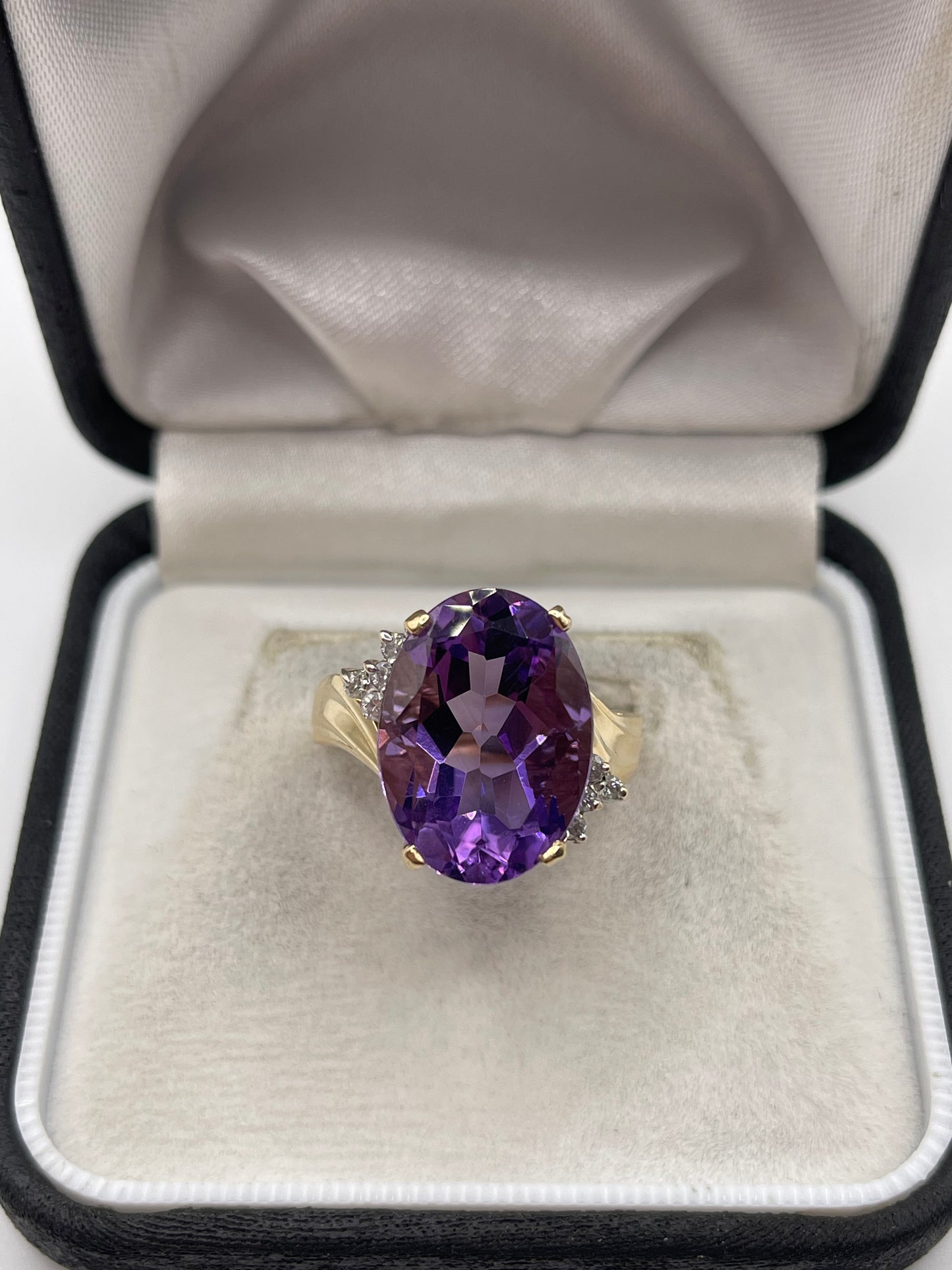 9ct gold amethyst and diamond ring