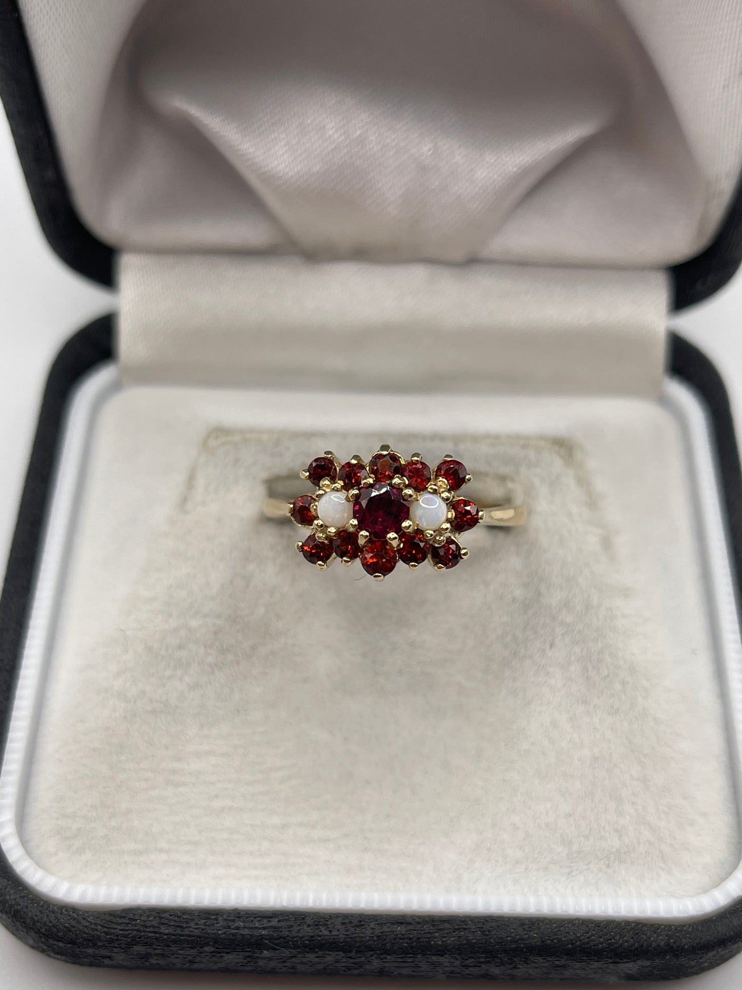 9ct gold garnet and opal ring