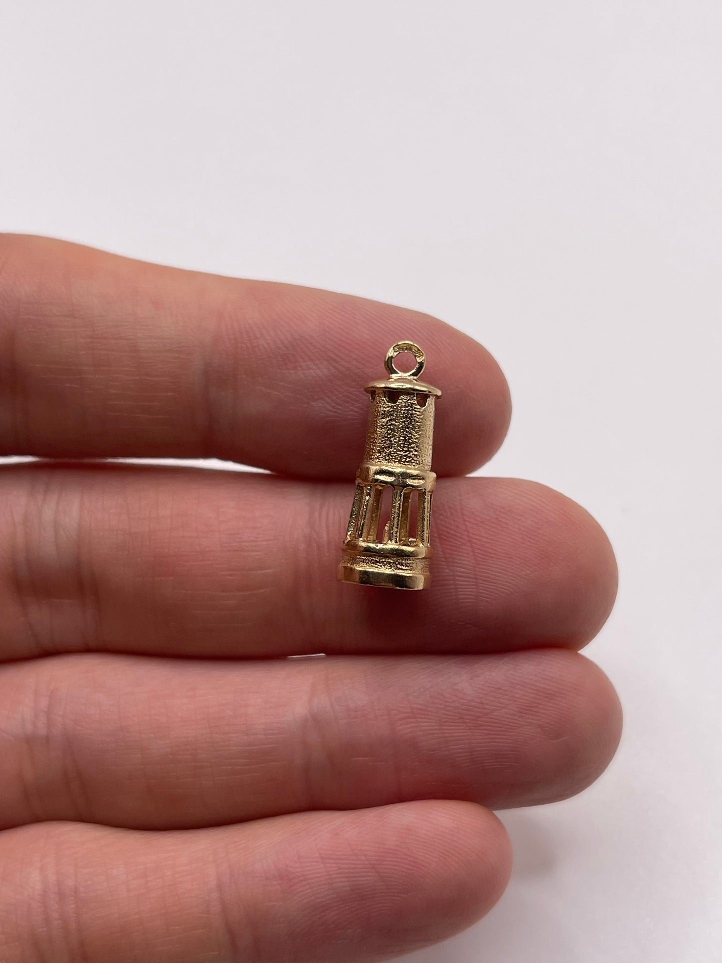 9ct gold minors lamp charm
