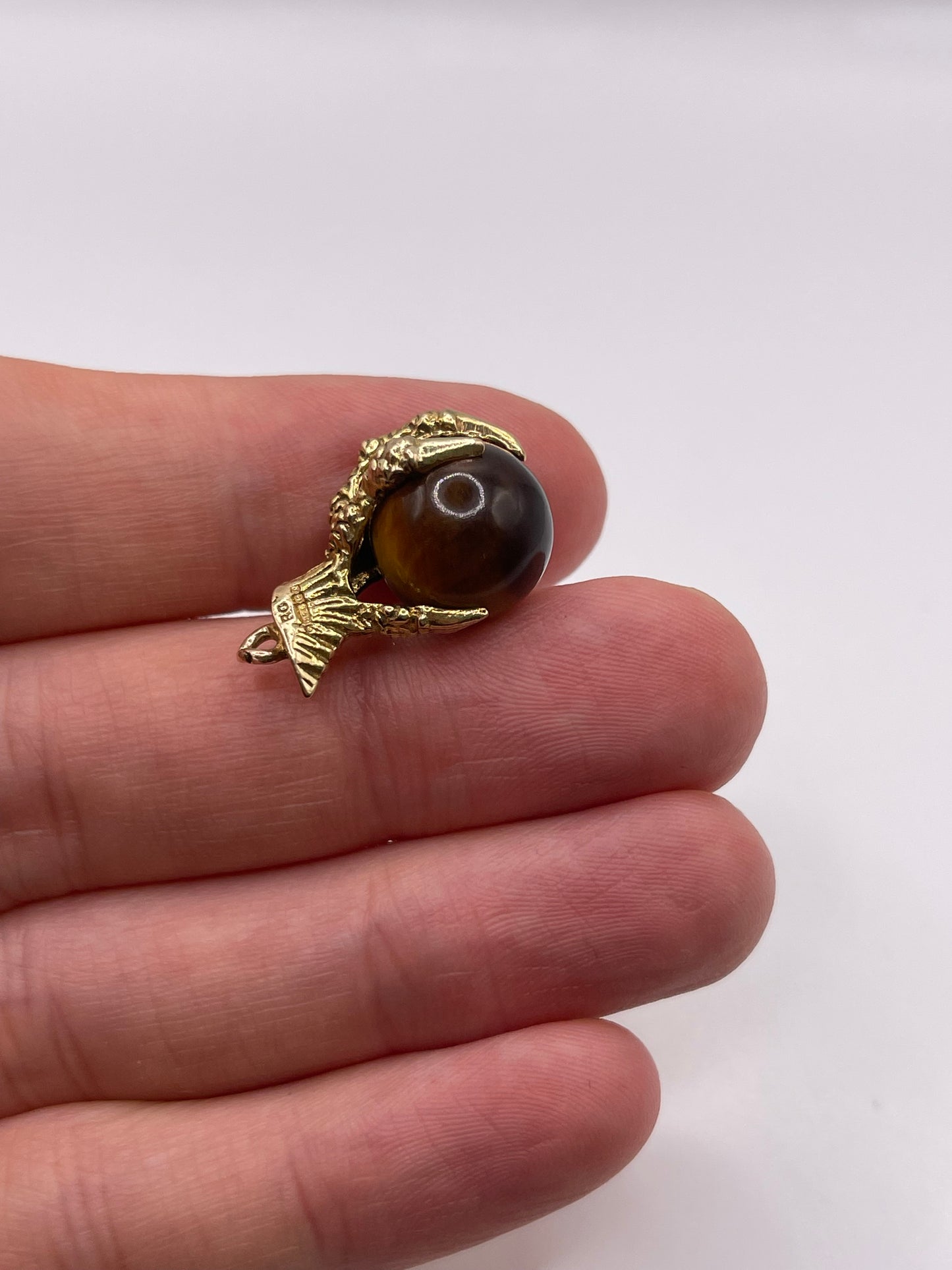 9ct gold tigers eye claw charm