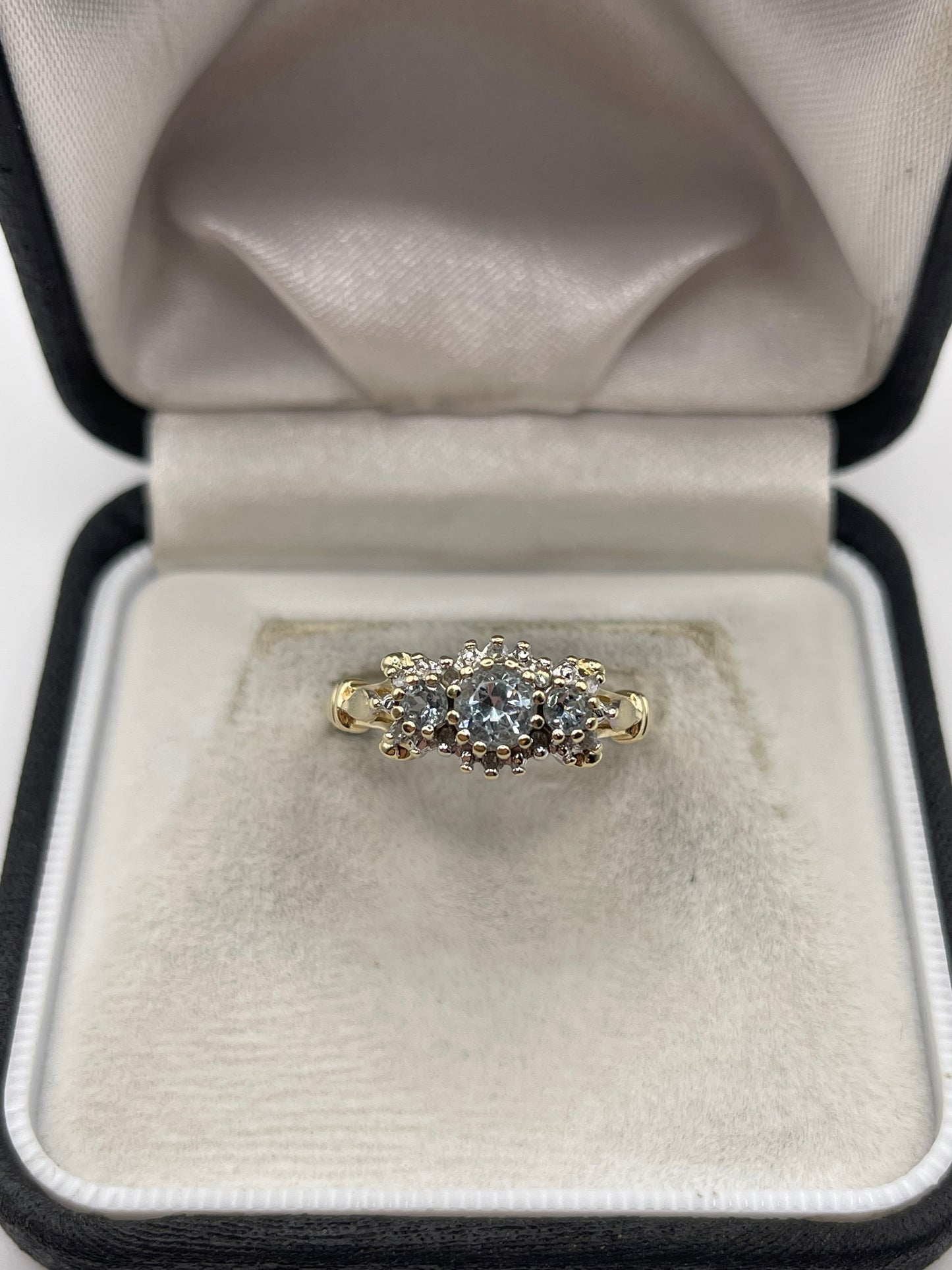 9ct gold aquamarine and diamond ring