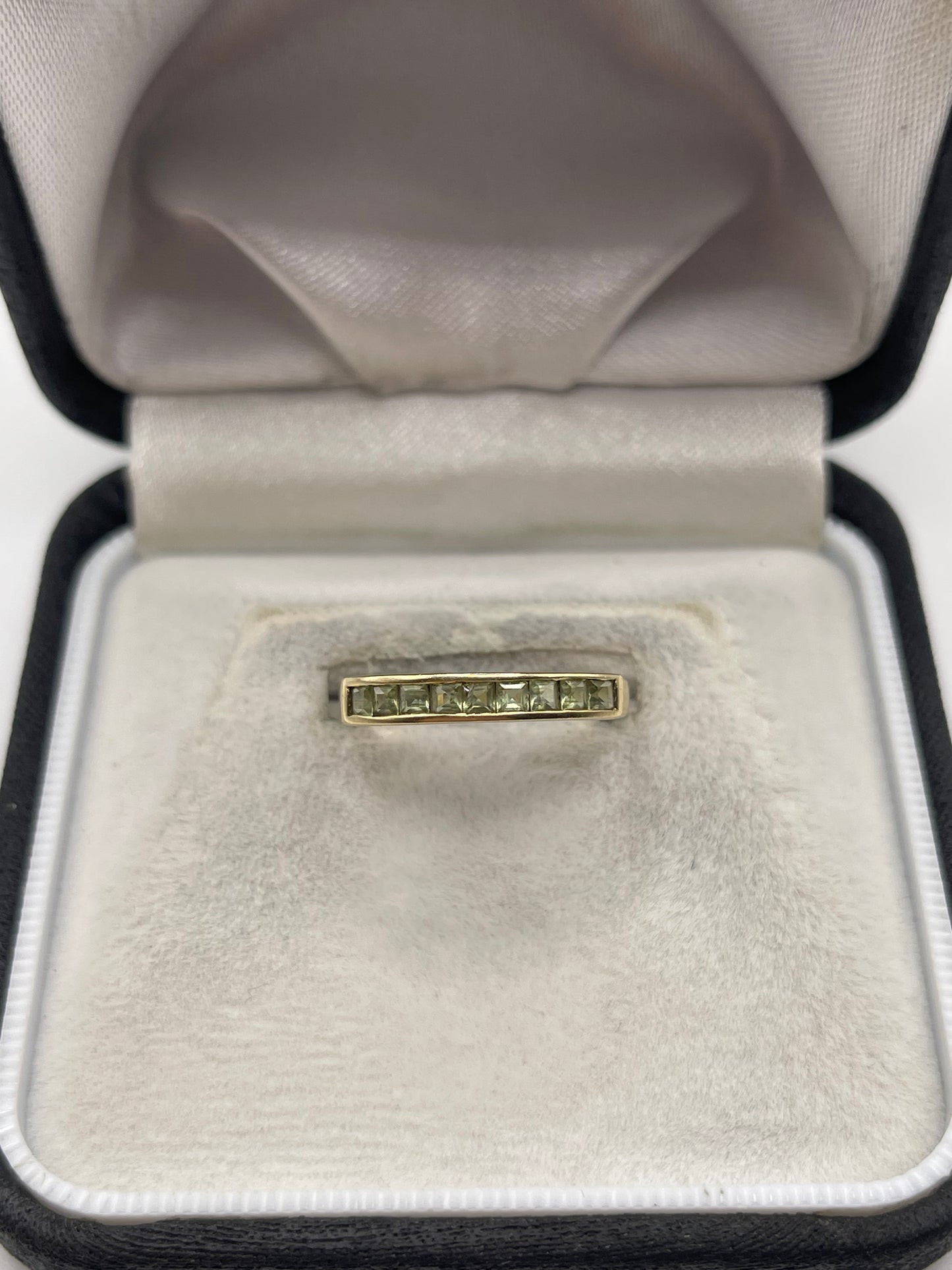 9ct gold peridot ring