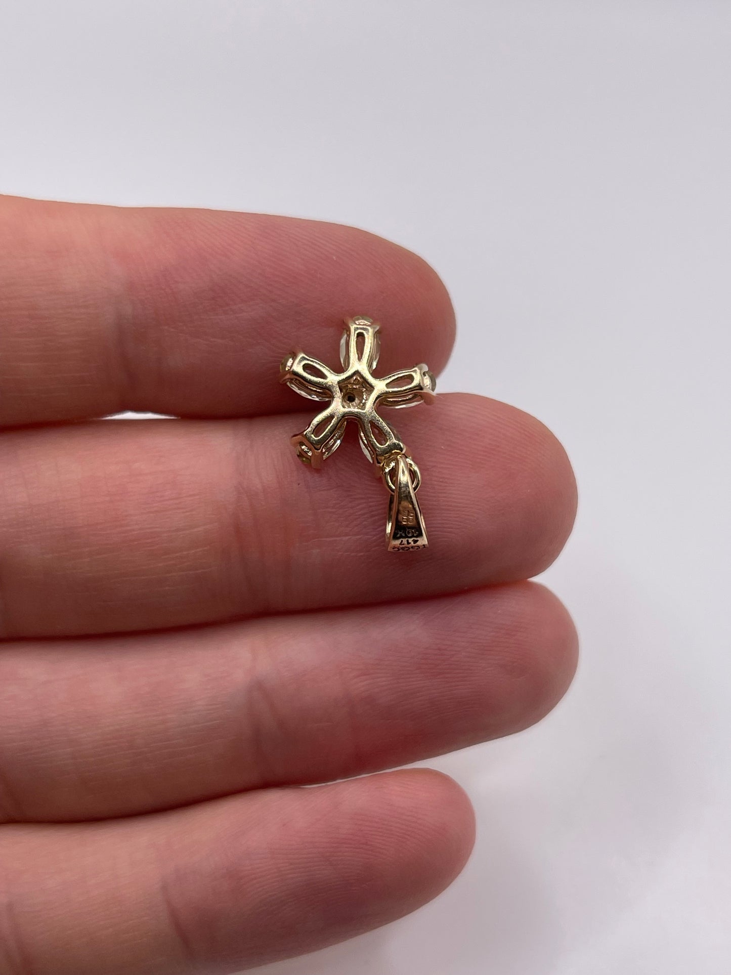 9ct gold quartz and diamond pendant