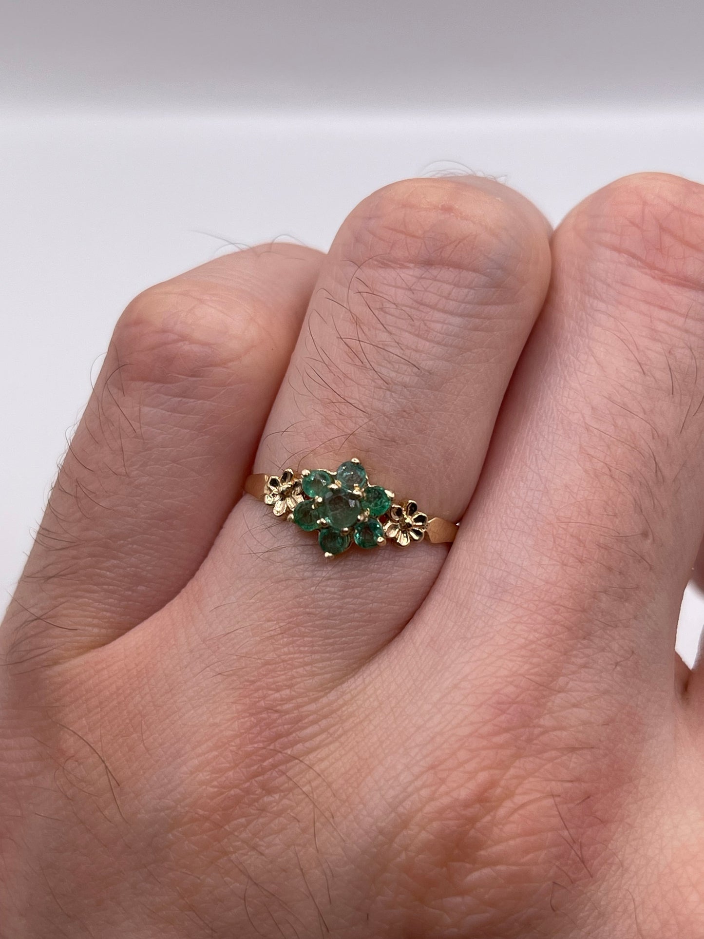 9ct gold emerald cluster ring