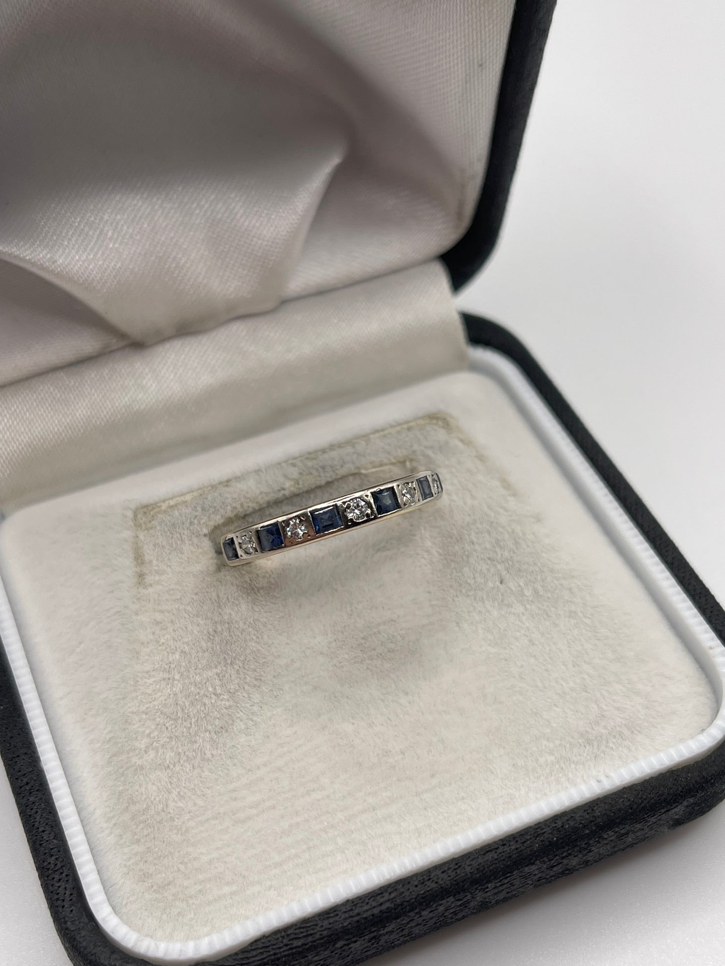 18ct gold sapphire and diamond ring