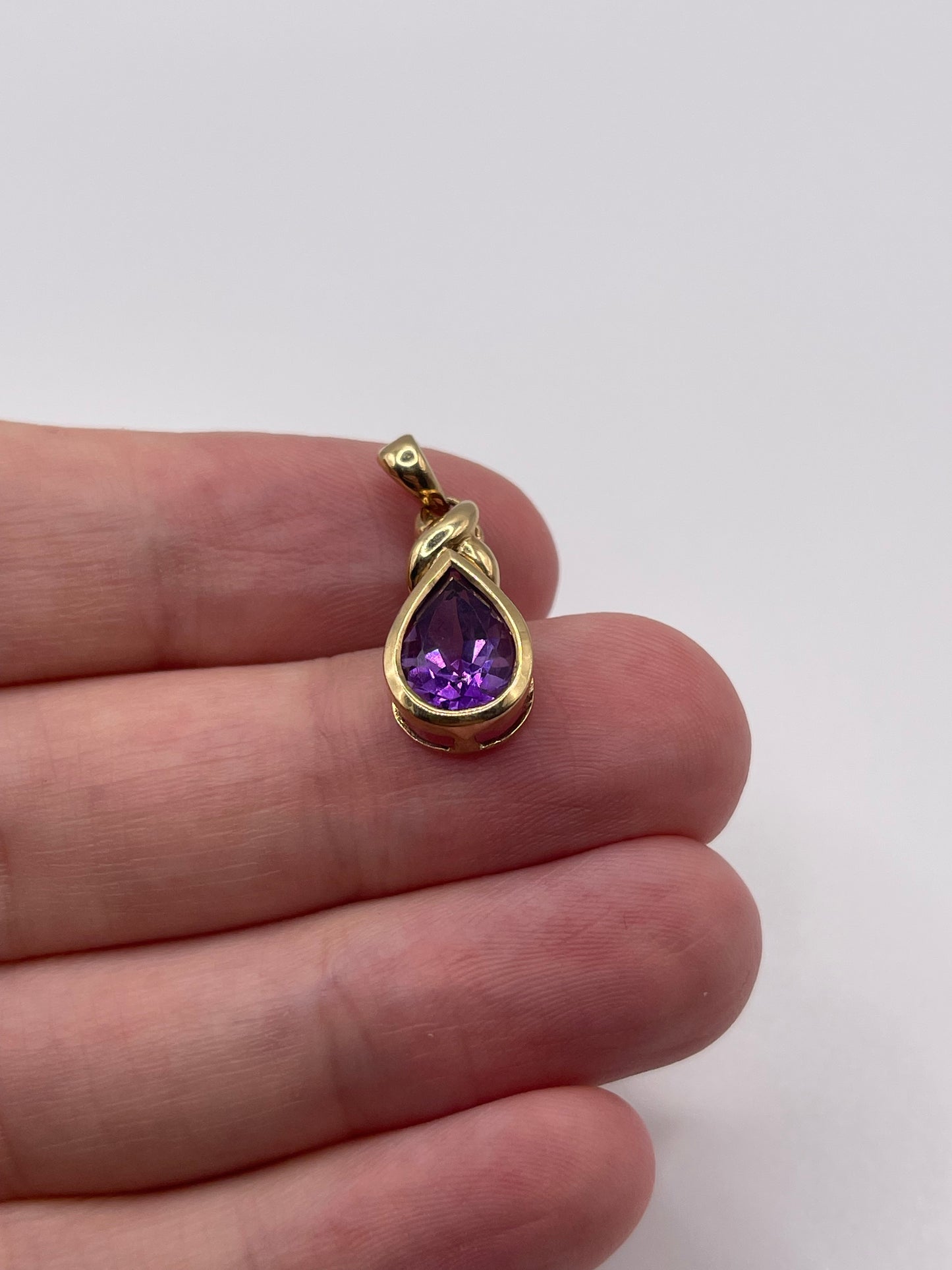 9ct gold amethyst pendant