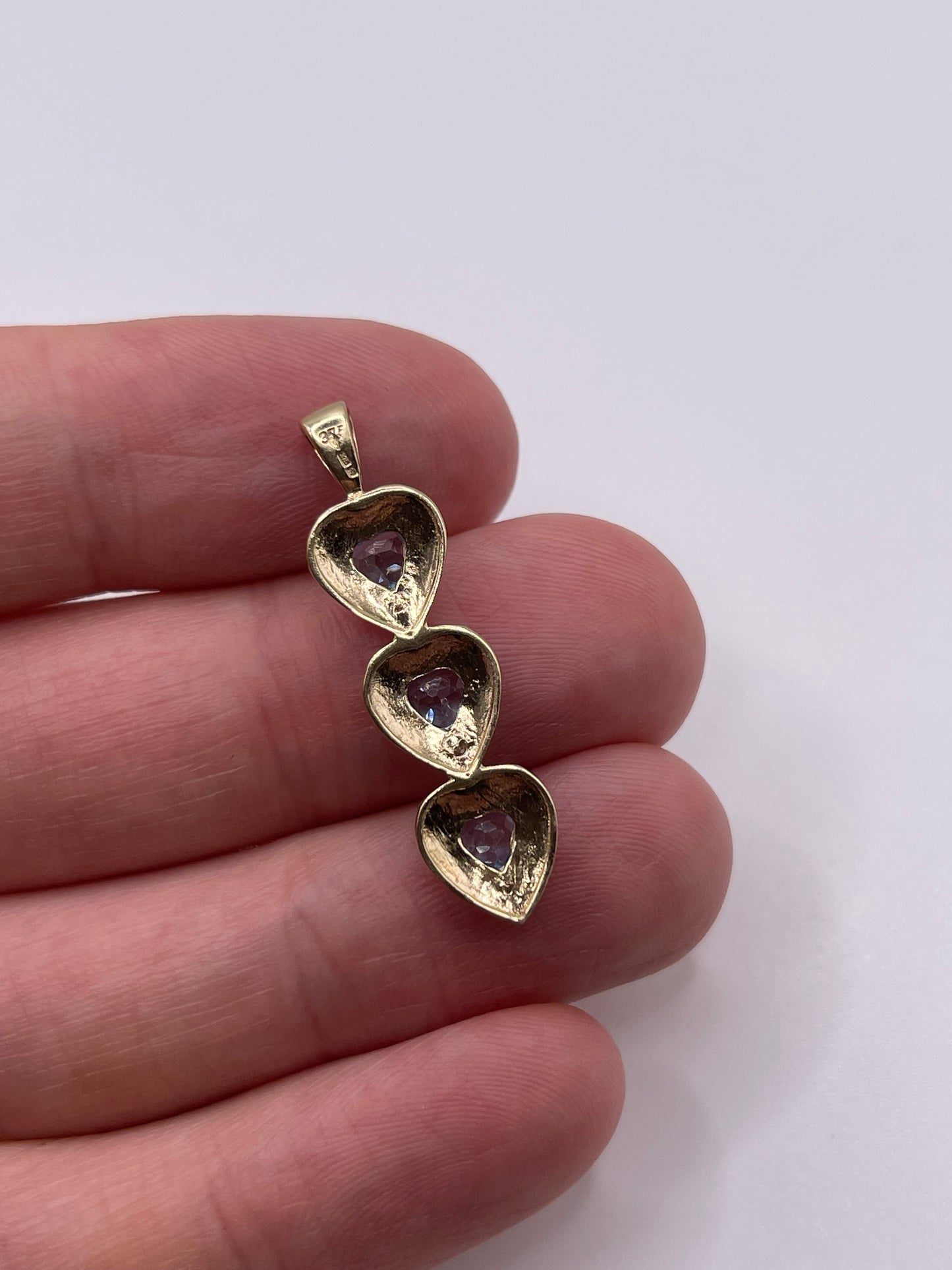 9ct gold topaz and diamond pendant