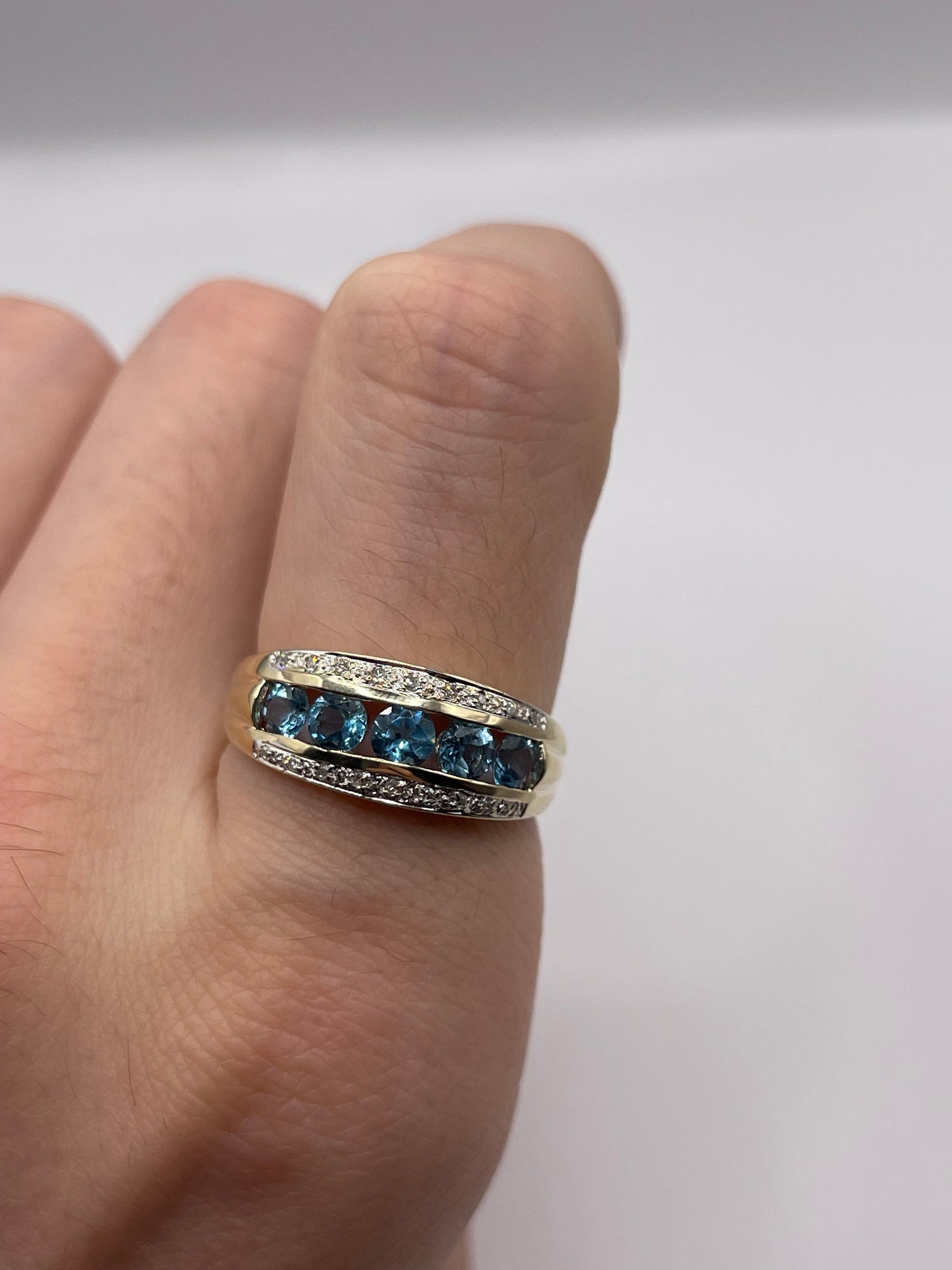 9ct gold topaz and diamond ring