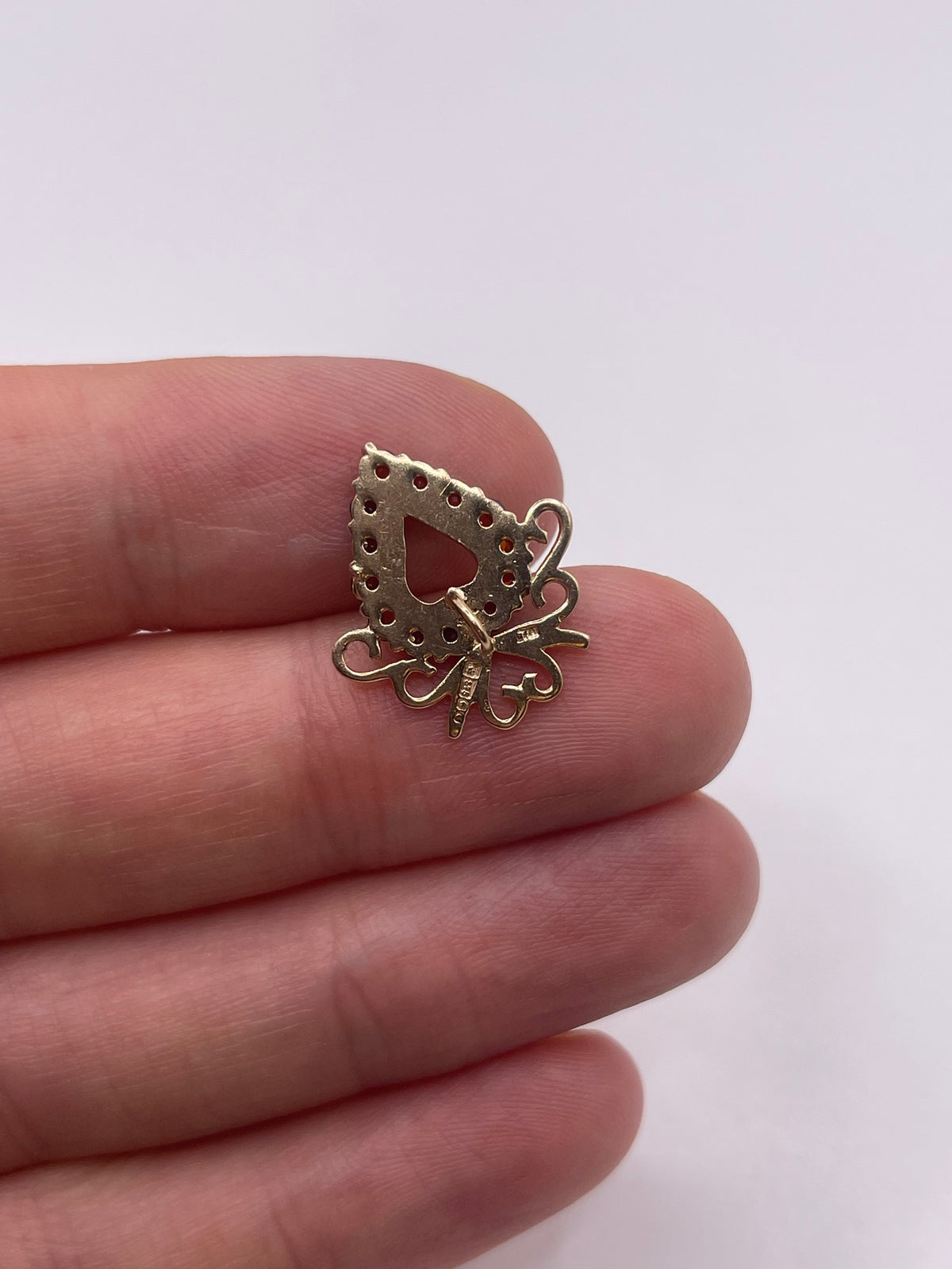 9ct gold garnet heart pendant
