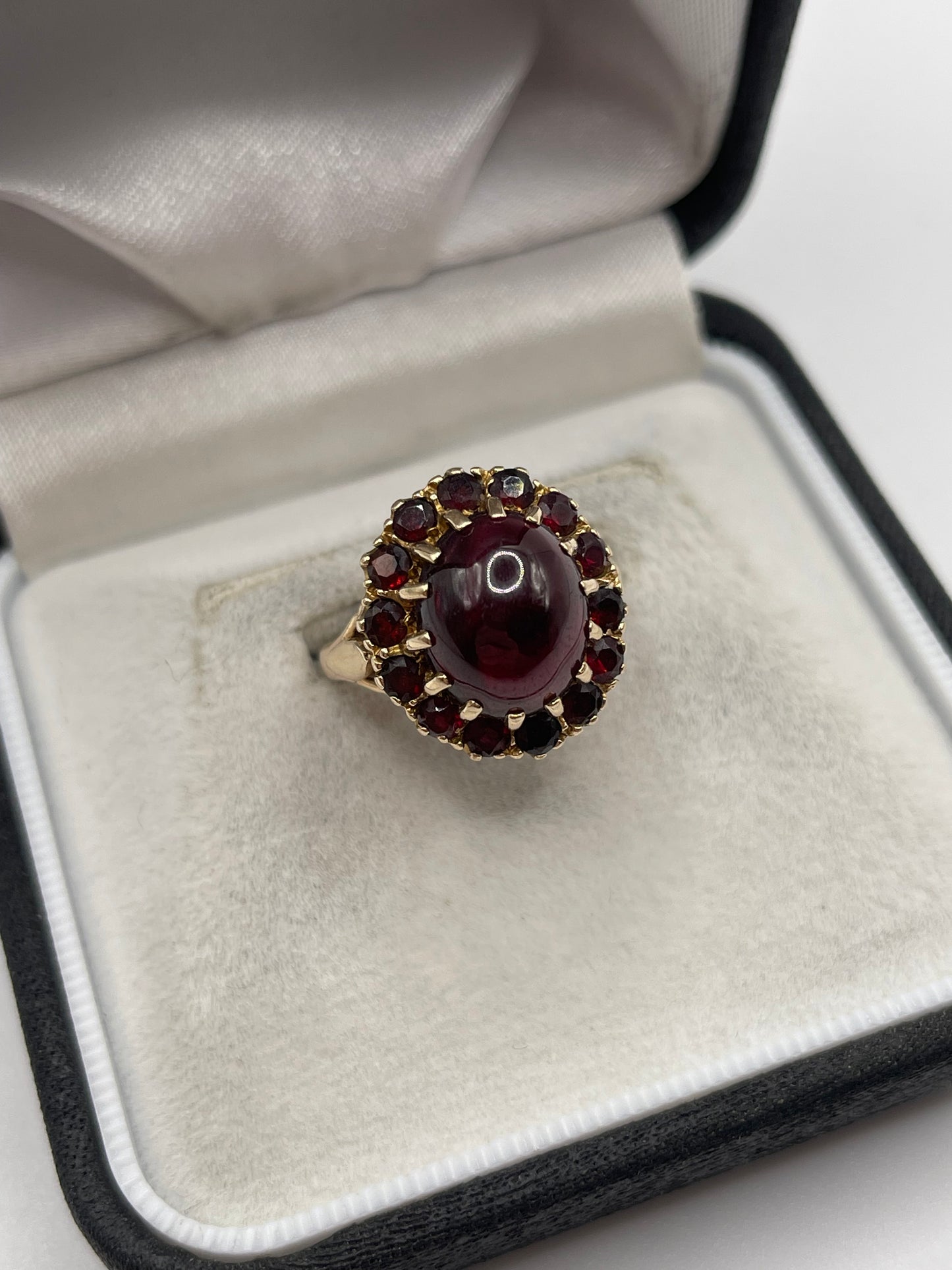 9ct gold garnet cluster ring