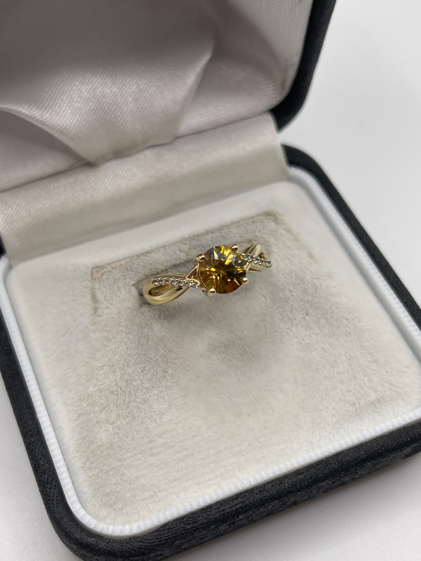 9ct gold zircon cluster ring
