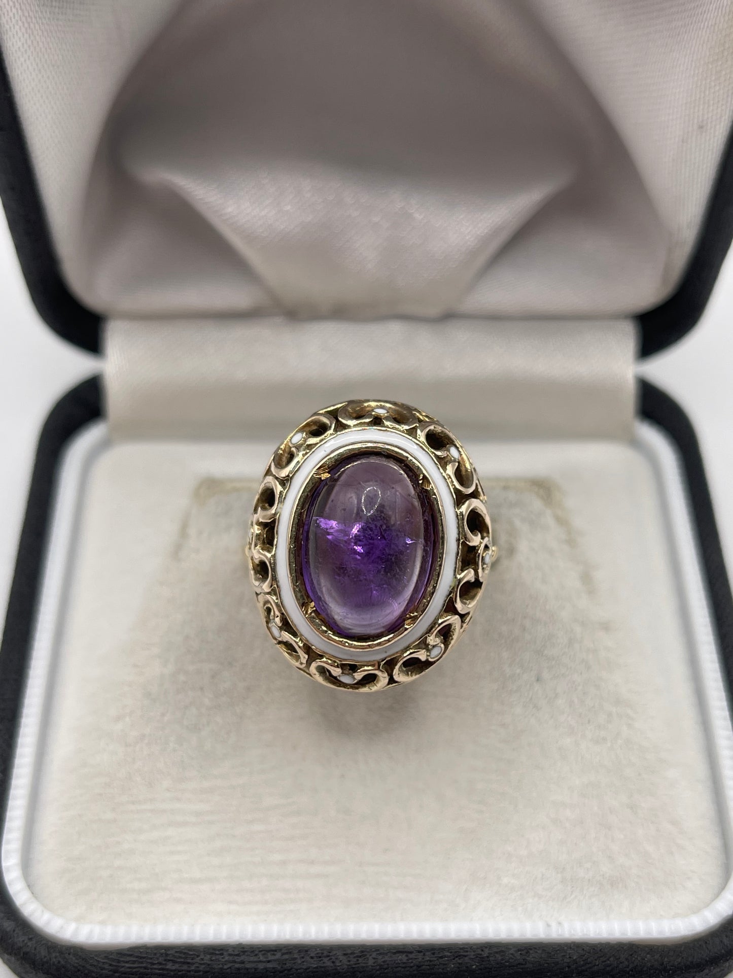 Heavy 9ct gold cabochon amethyst and enamel ring
