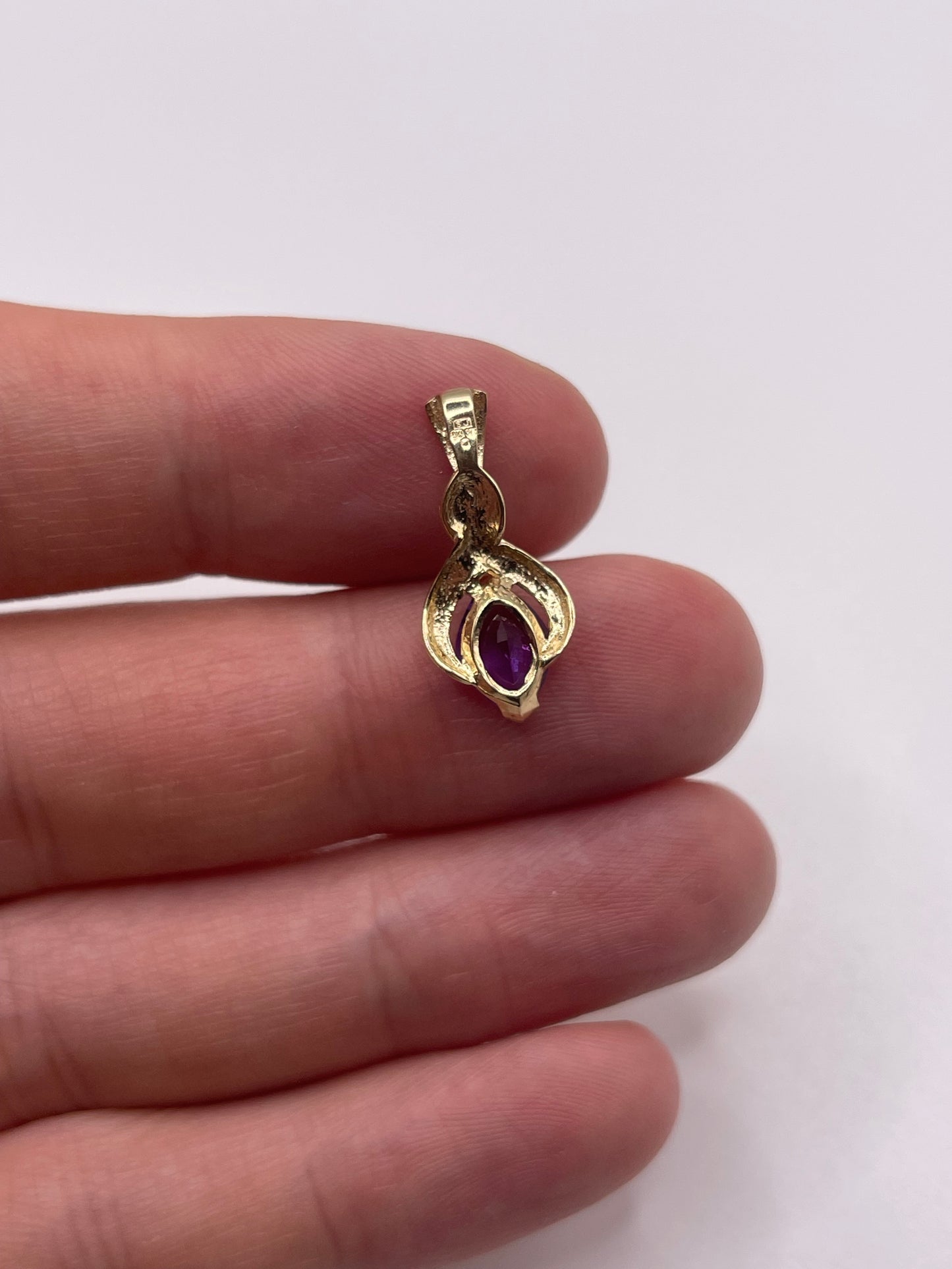 9ct gold amethyst pendant
