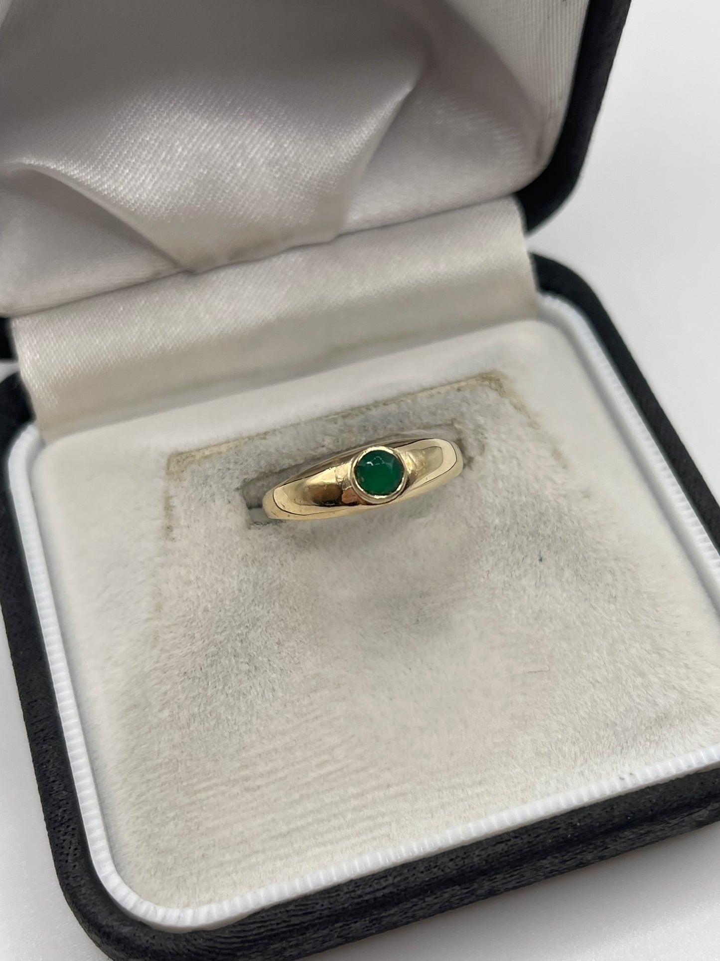 9ct gold green agate gypsy ring
