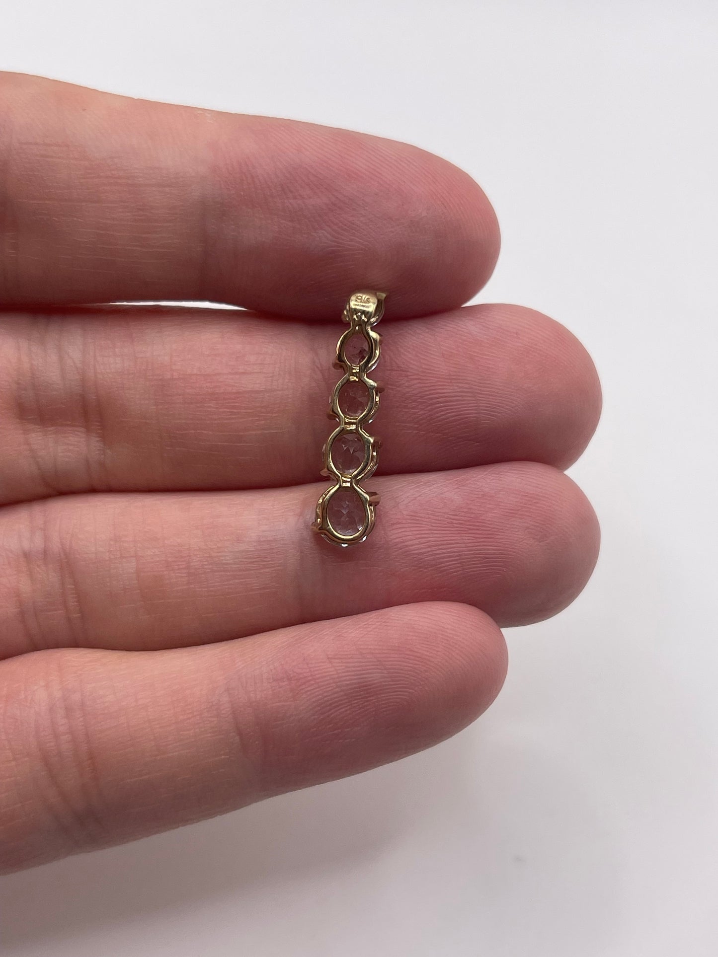9ct gold blue topaz pendant
