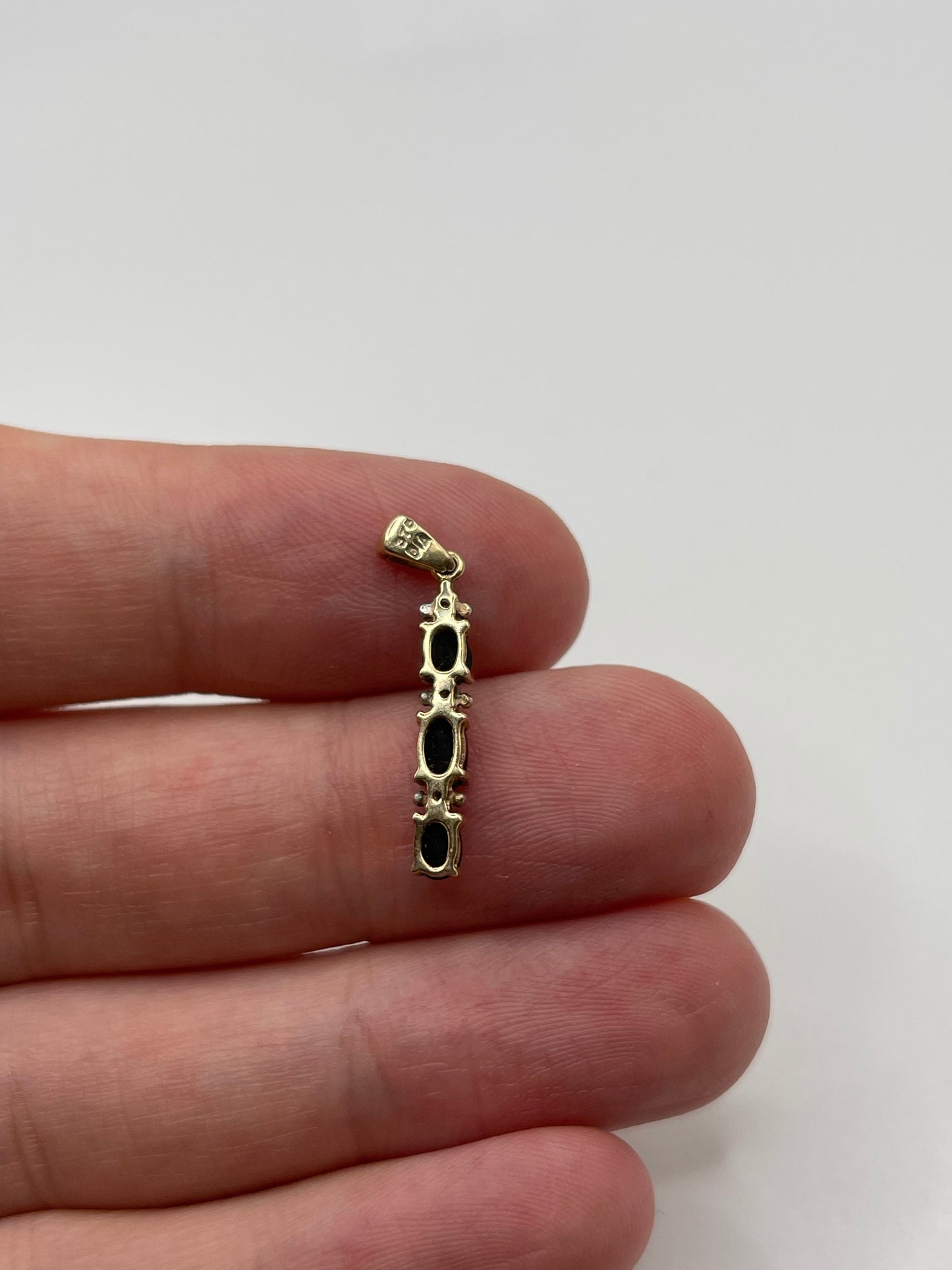 9ct gold sapphire and diamond pendant