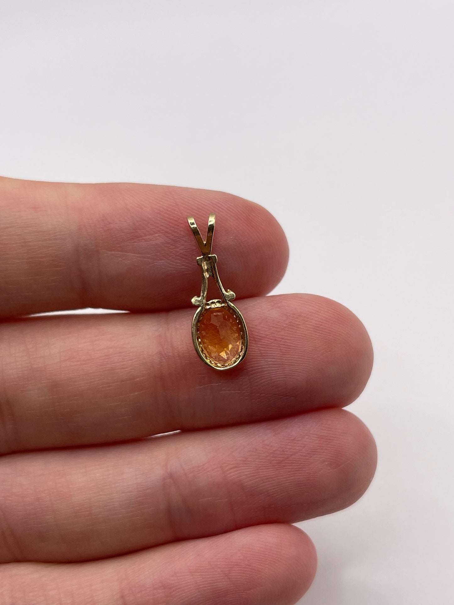 9ct gold citrine pendant