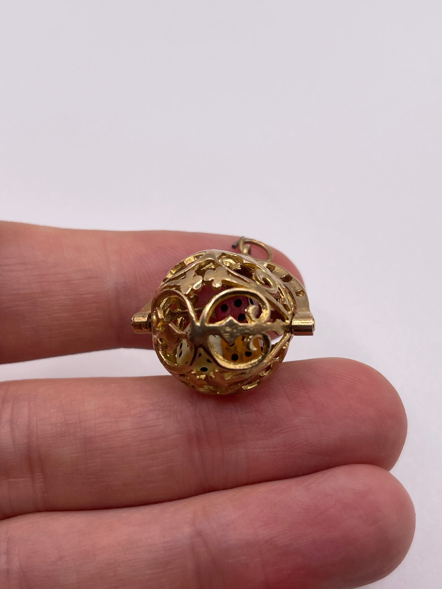 9ct gold rolling dice charm