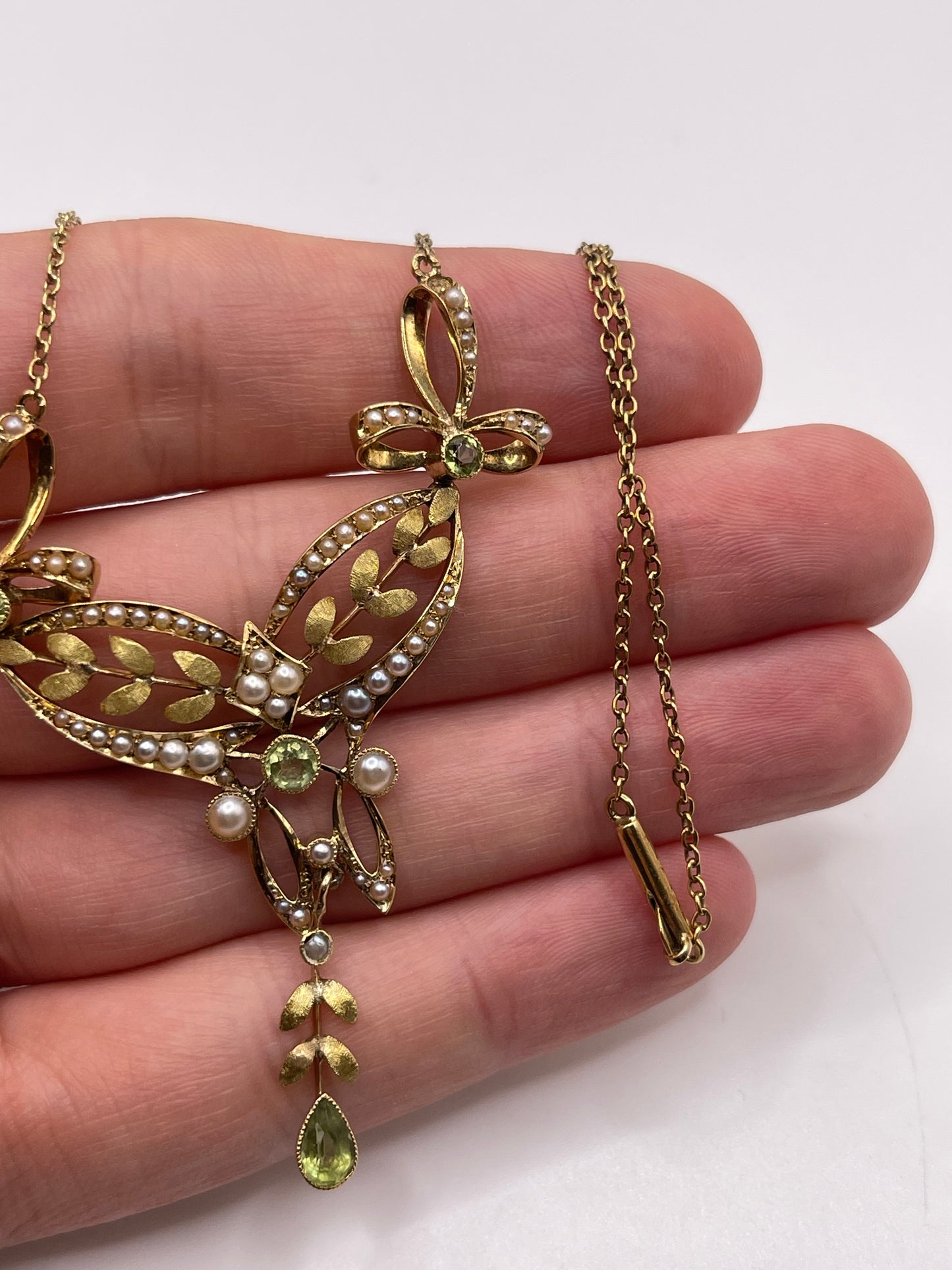 Antique 15ct gold peridot and pearl necklace