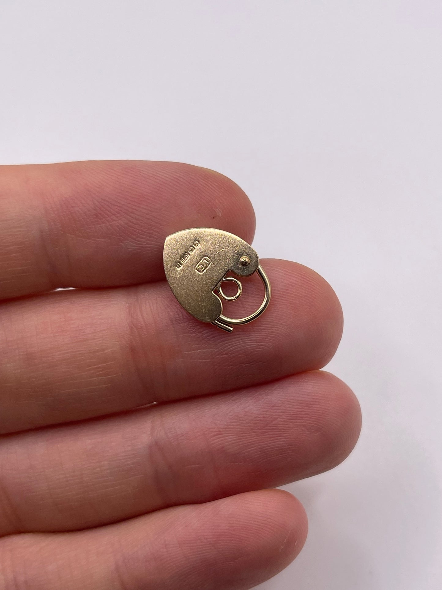 9ct gold padlock 3