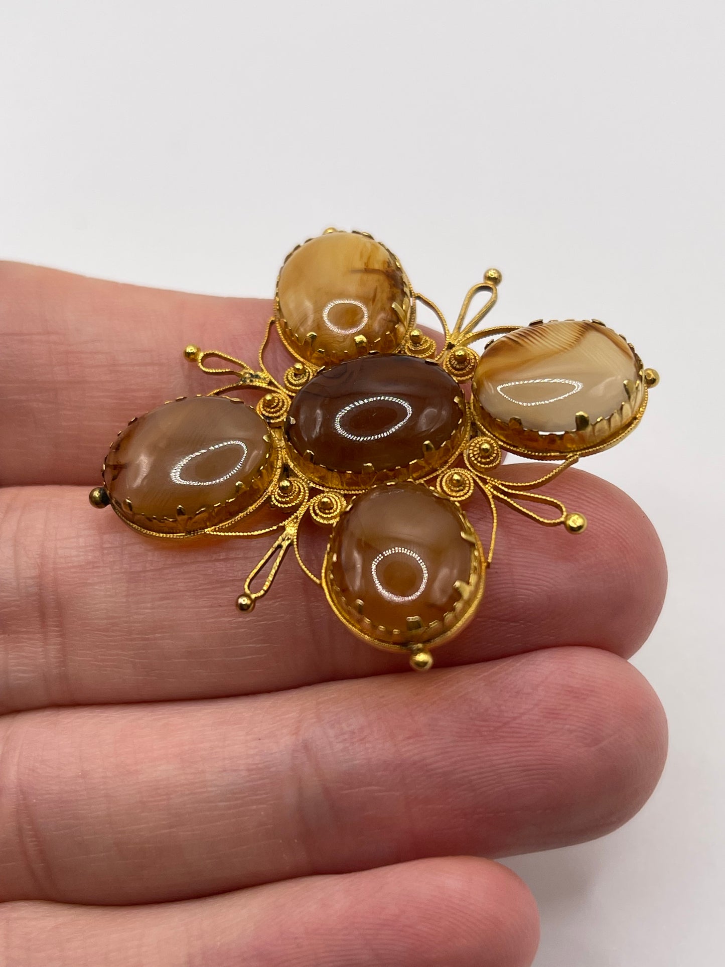 Antique 18ct gold agate brooch