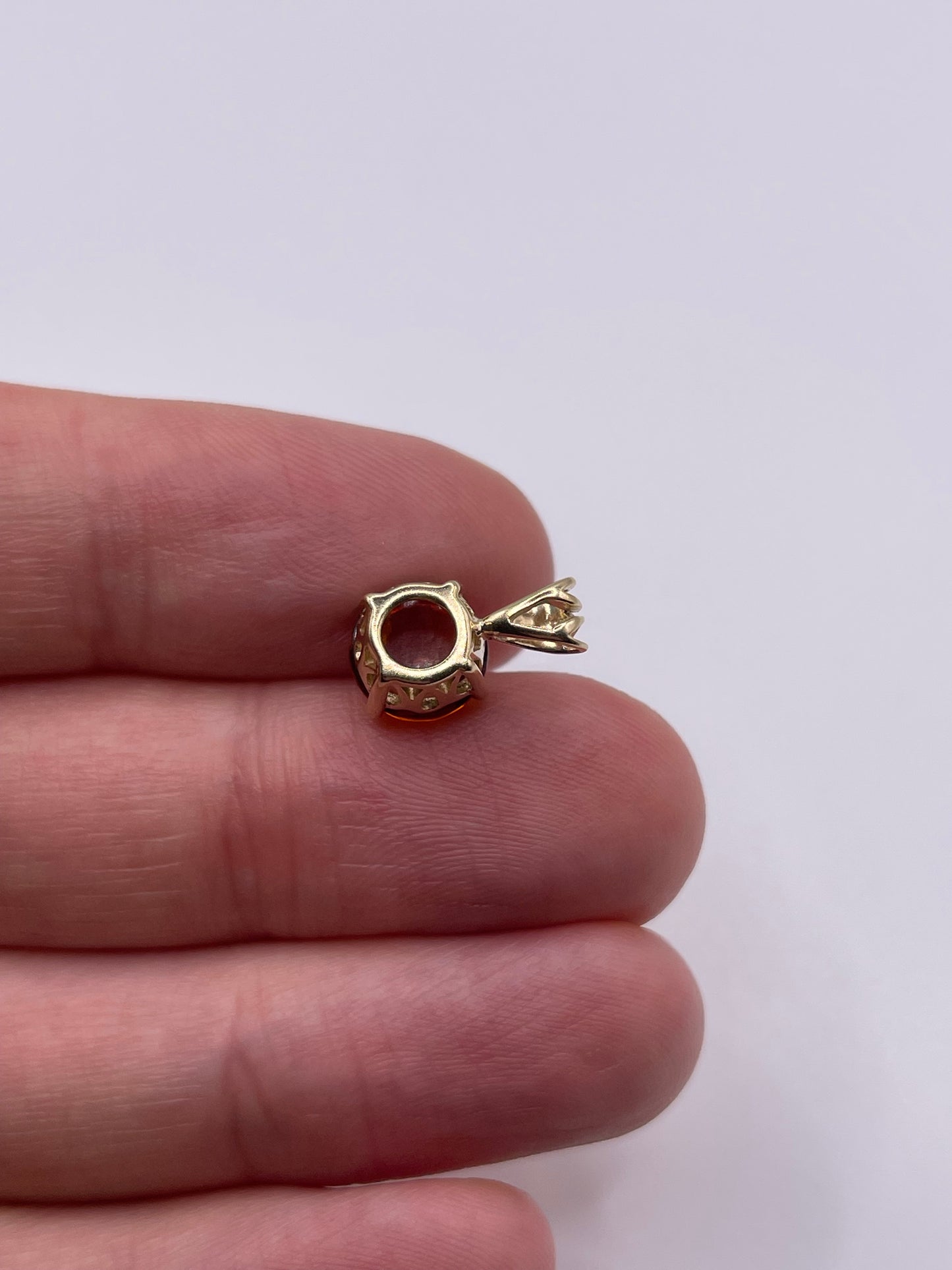 9ct gold amber pendant