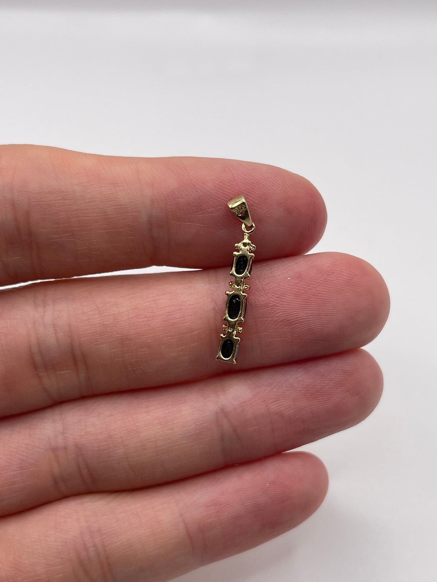 9ct gold sapphire and diamond pendant