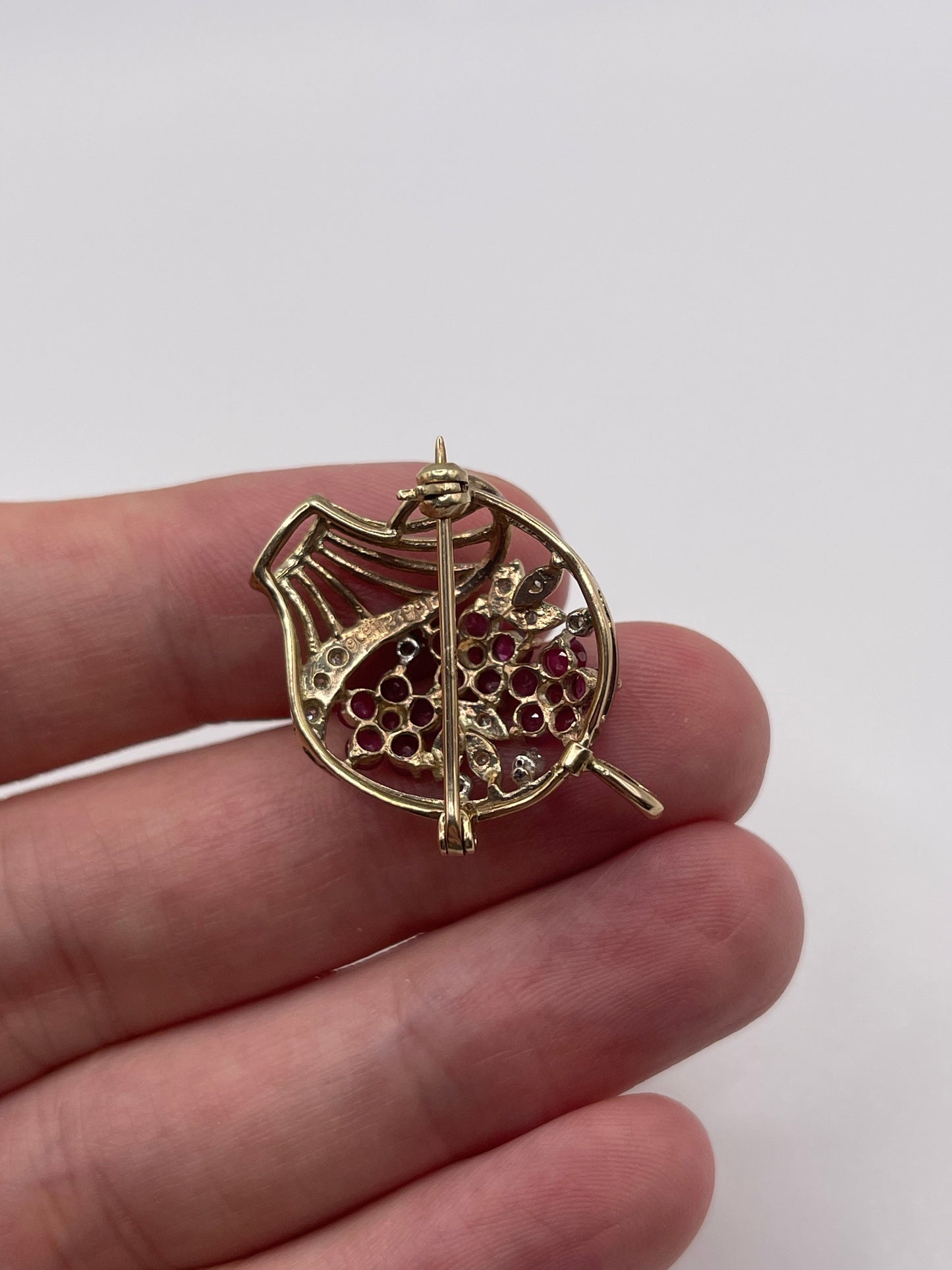 9ct gold ruby and diamond brooch / pendant