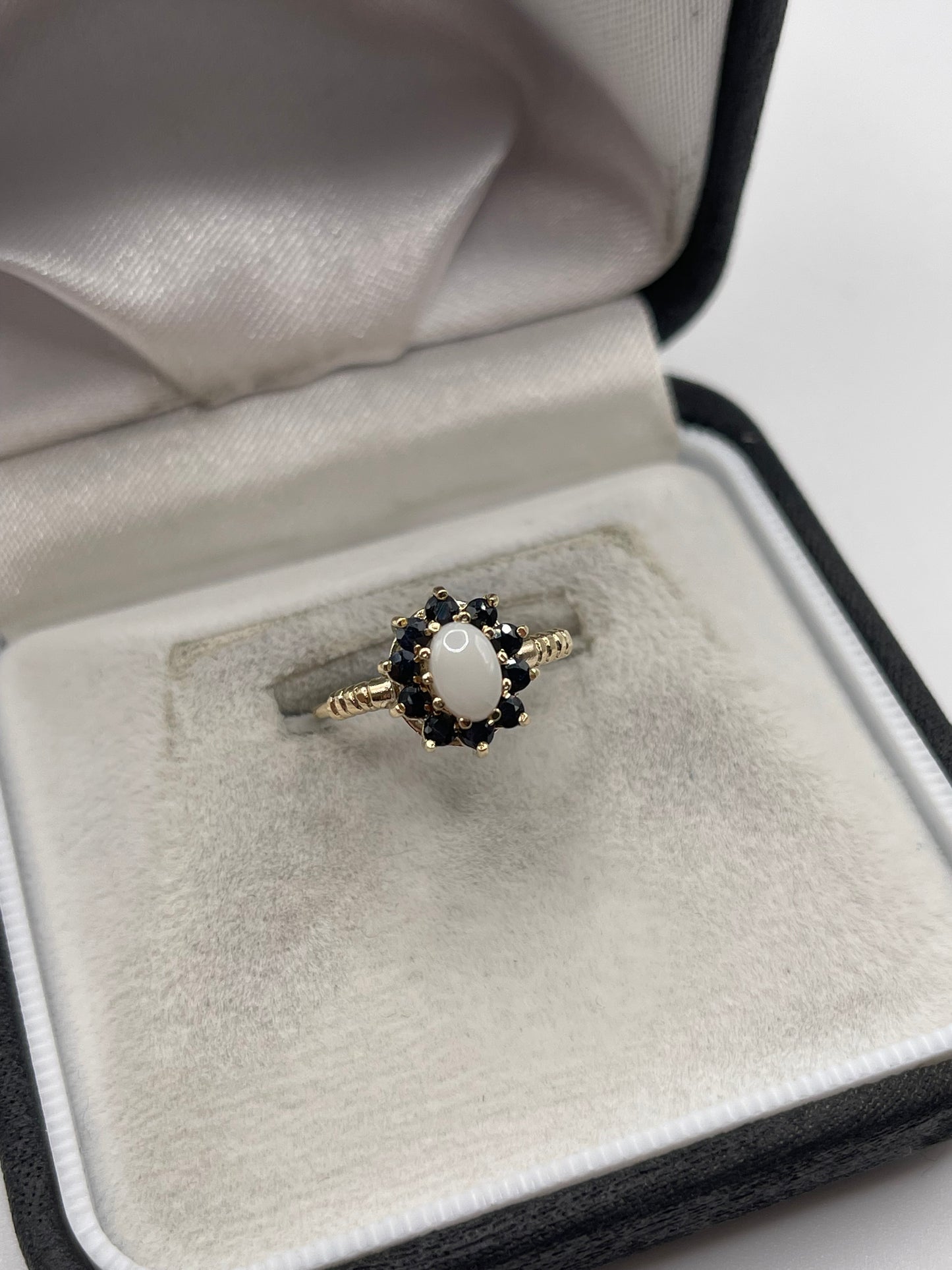 9ct gold sapphire and opal ring