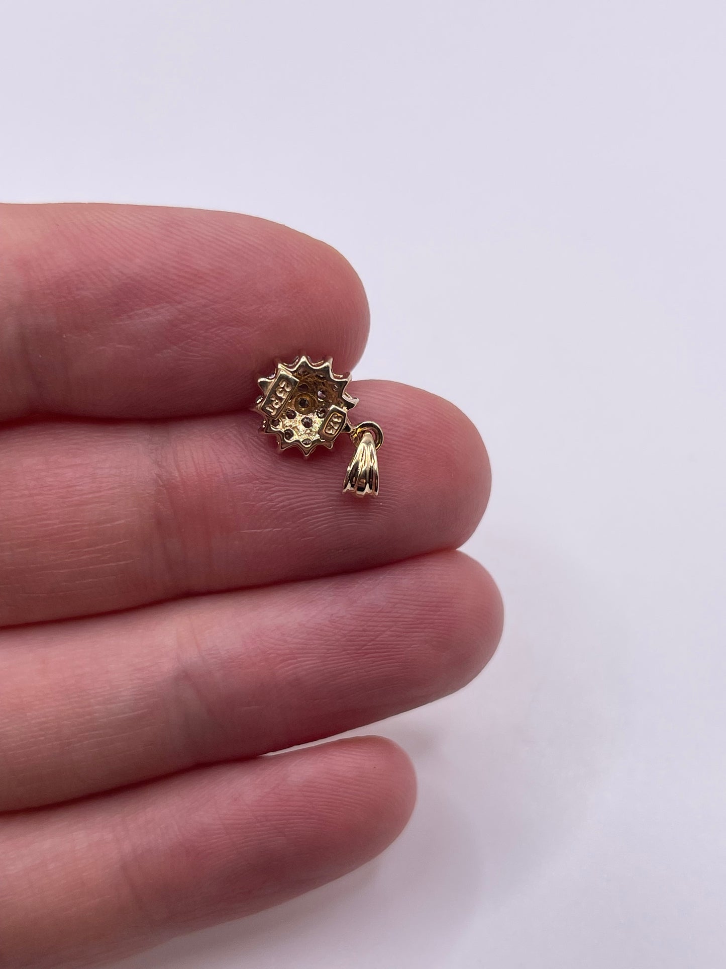 9ct gold diamond cluster pendant