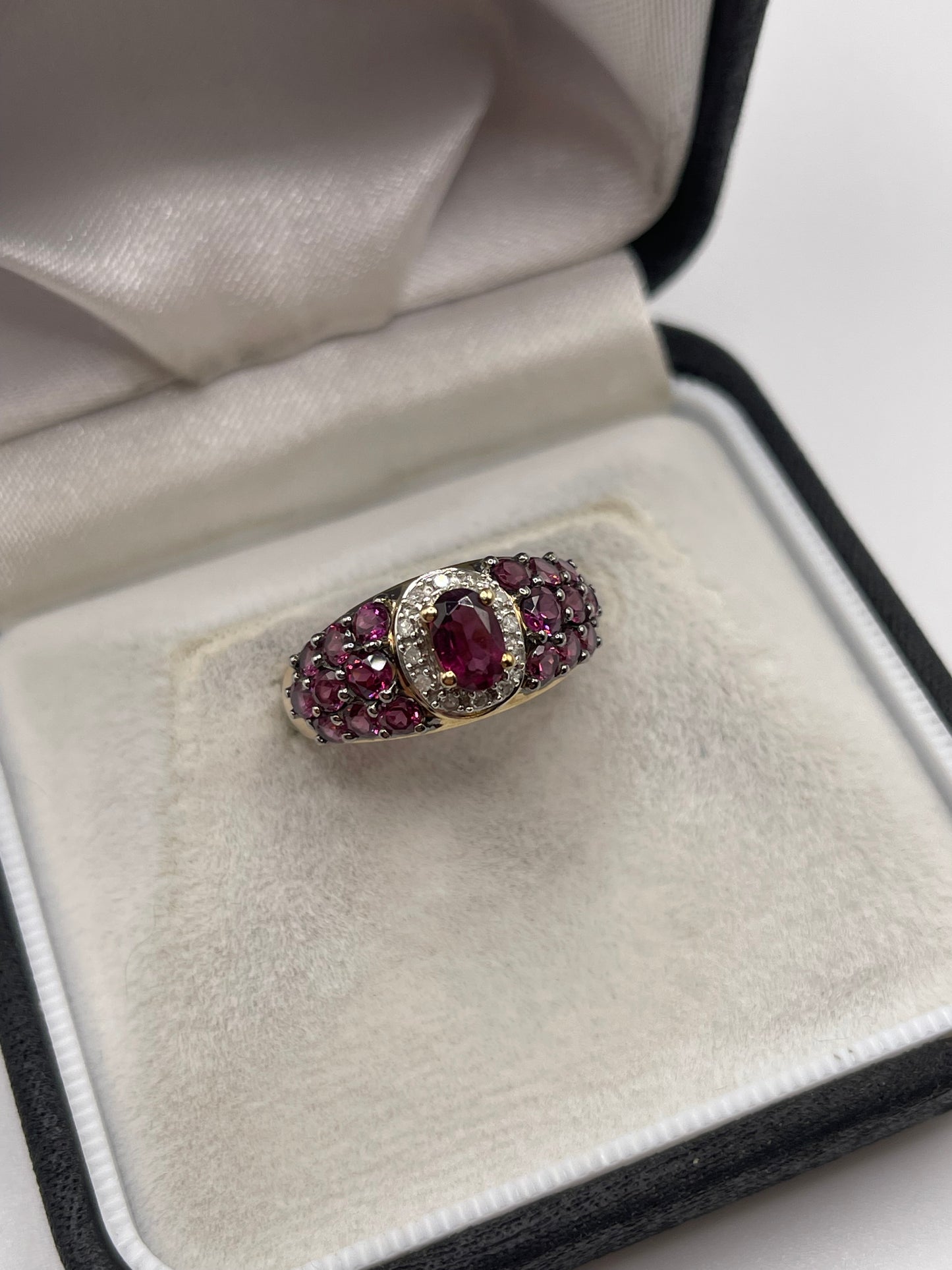 9ct gold garnet and diamond ring
