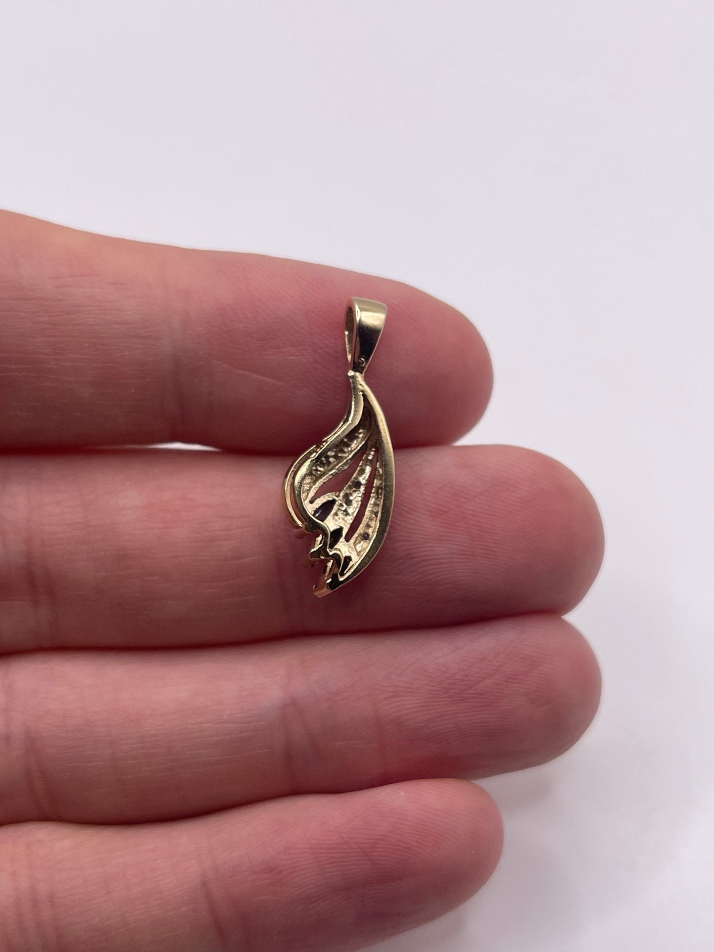 9ct gold sapphire and diamond pendant