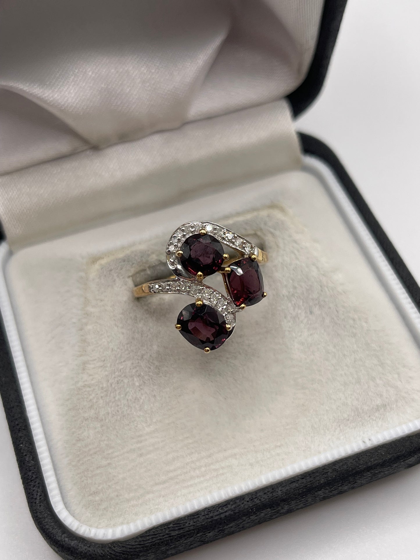 9ct gold spinel and diamond ring