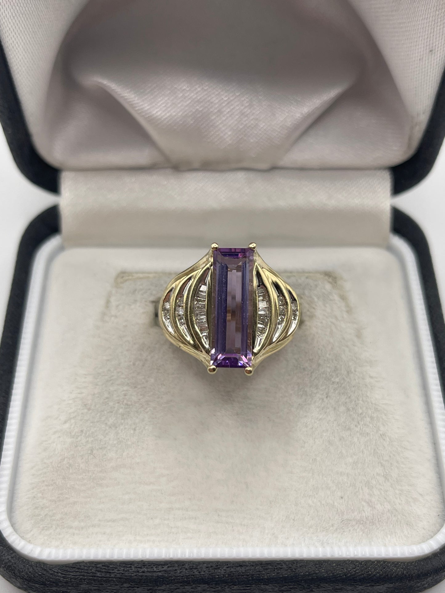 9ct gold amethyst and diamond ring