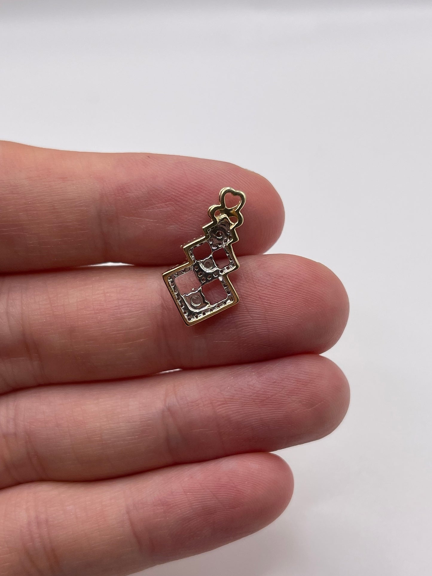 9ct gold diamond cluster pendant