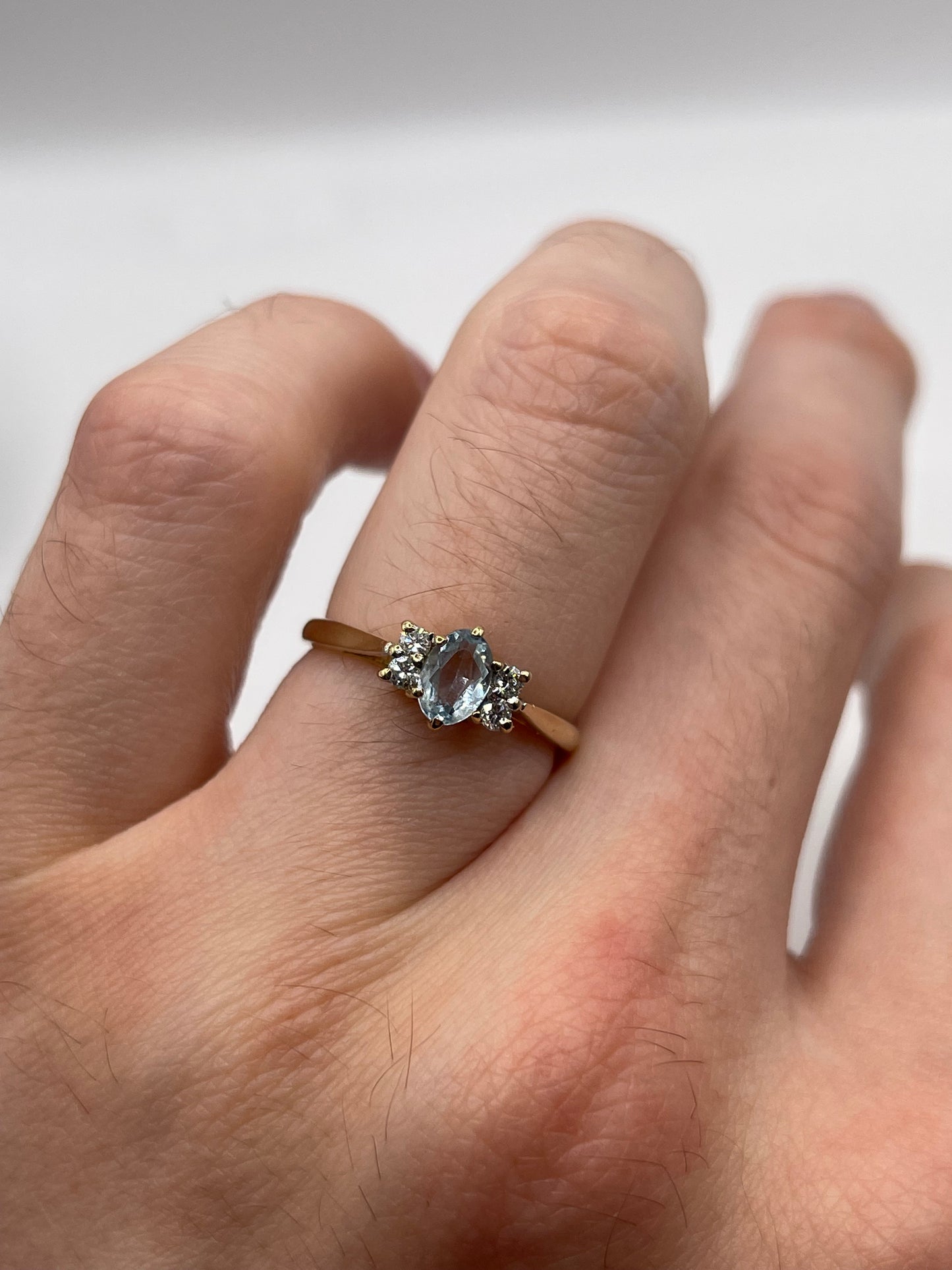 18ct gold aquamarine and diamond ring