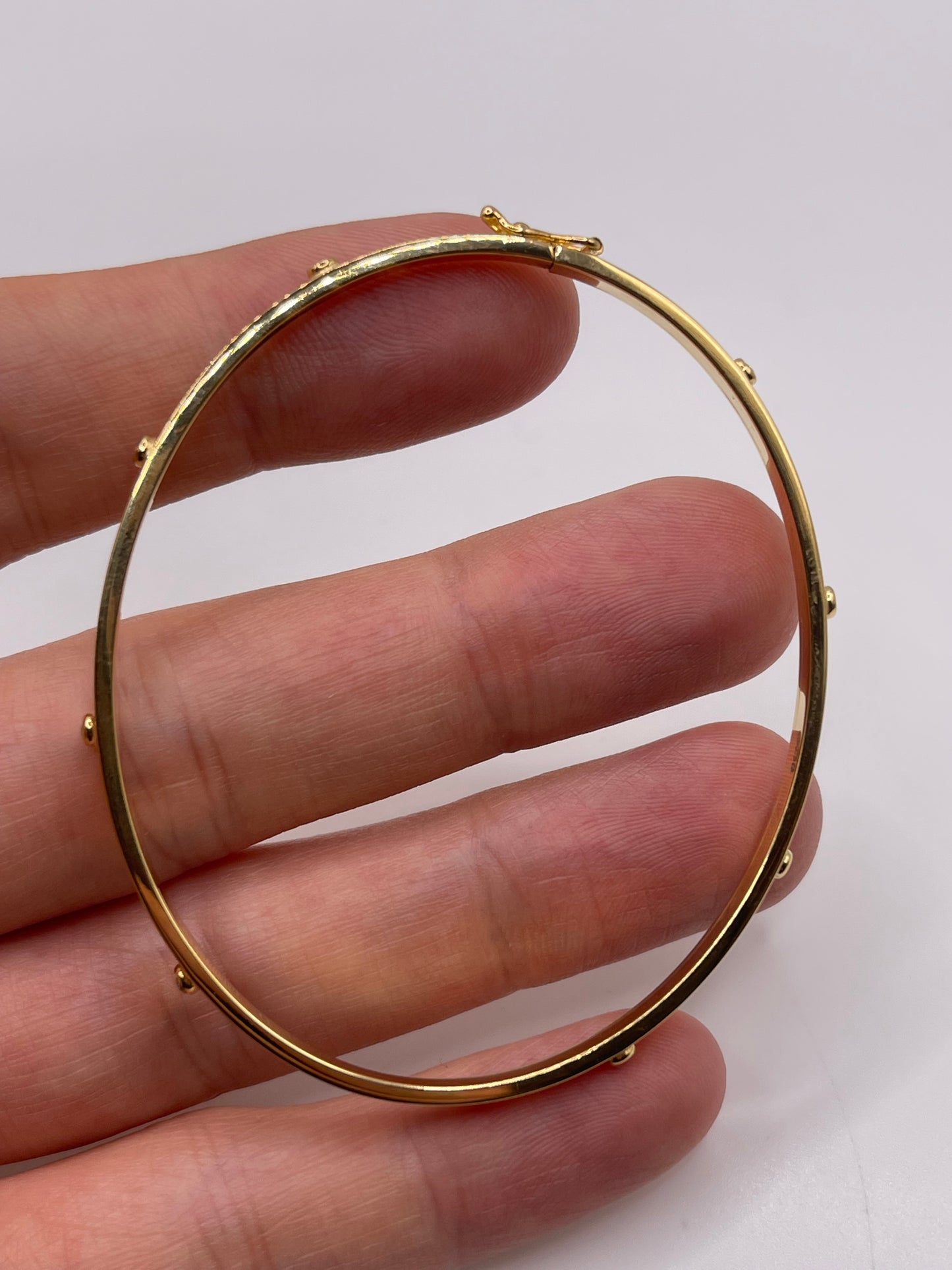 9ct gold cz bangle