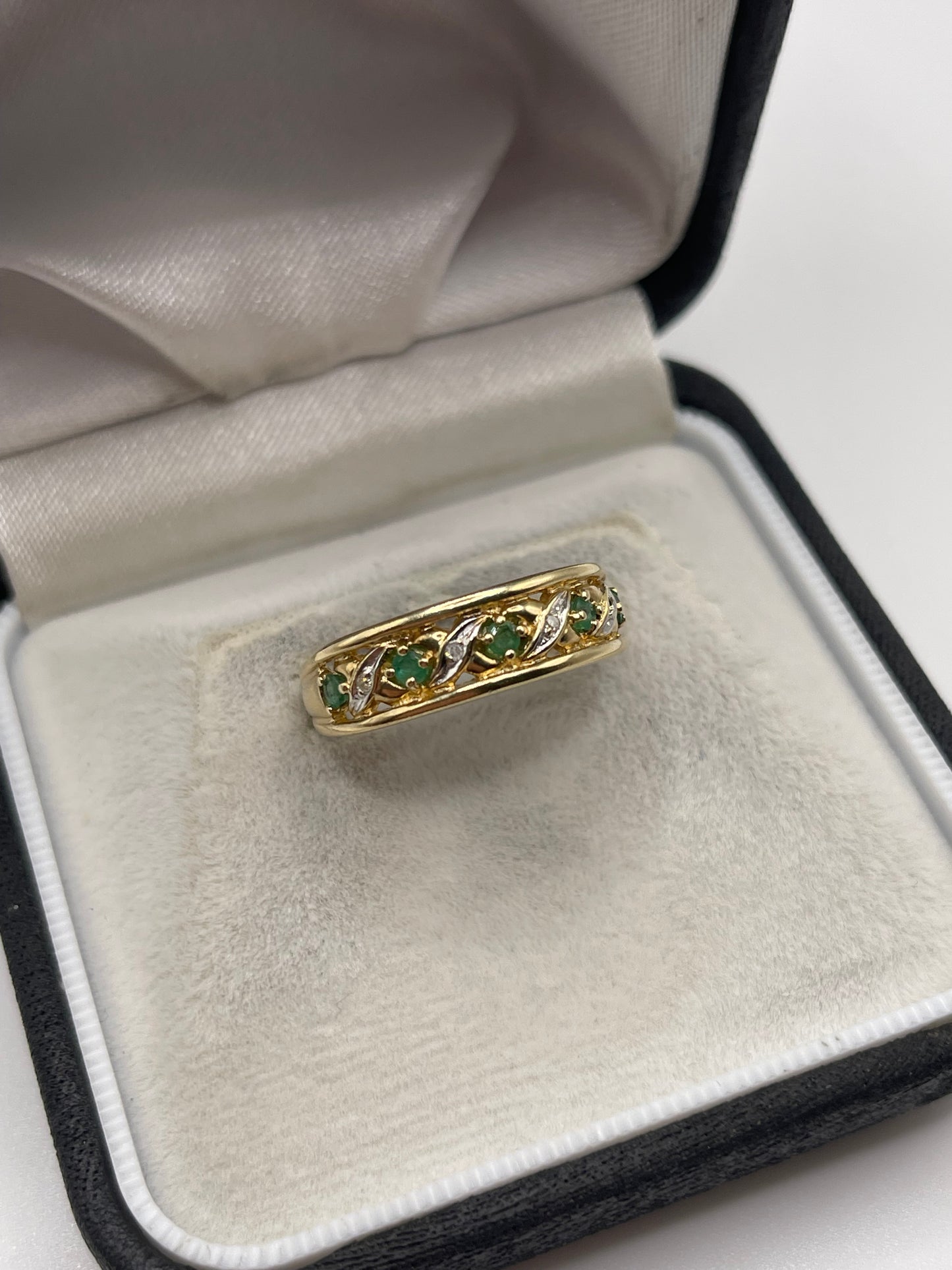 9ct gold emerald and diamond ring