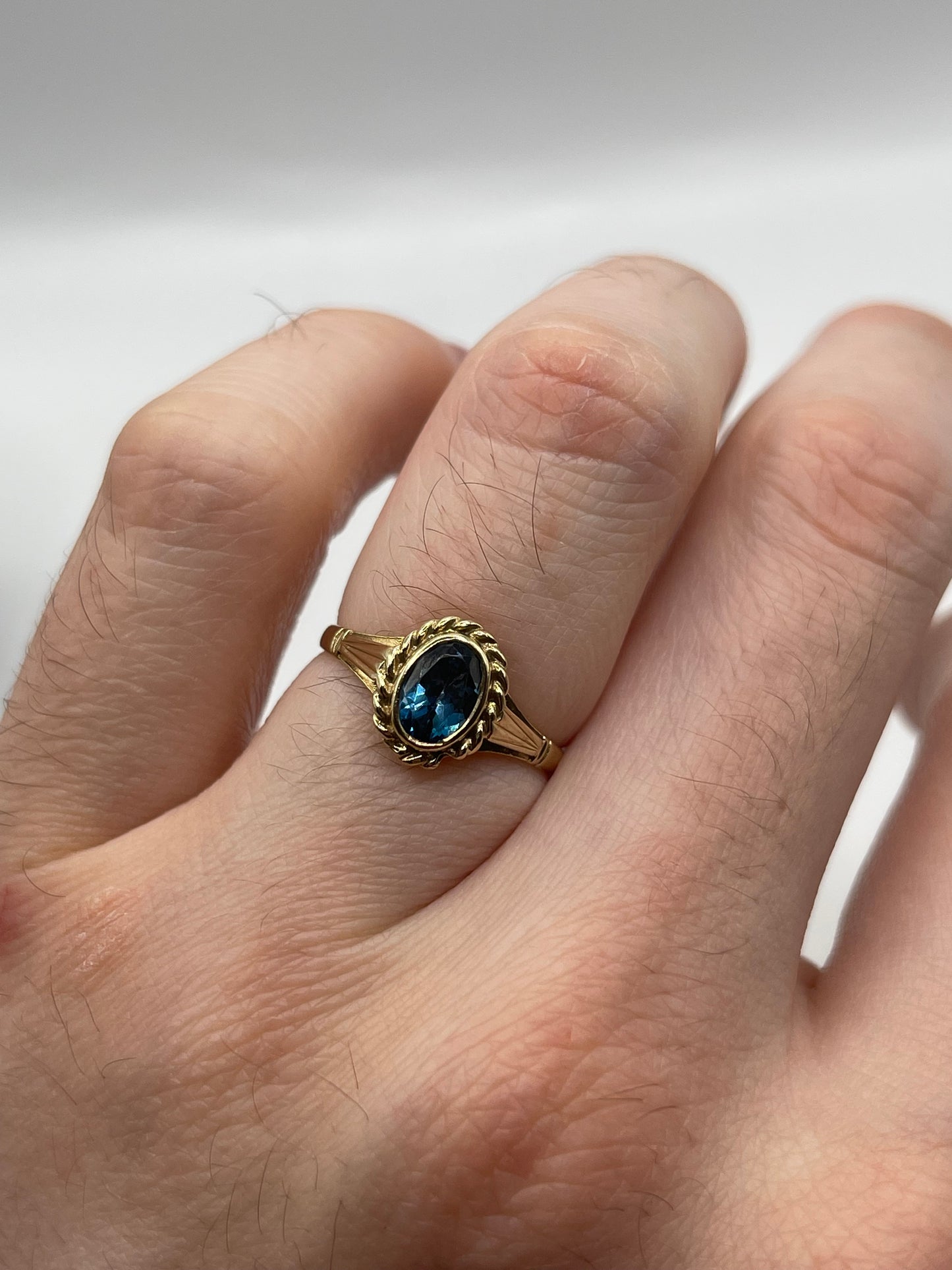 9ct gold topaz ring