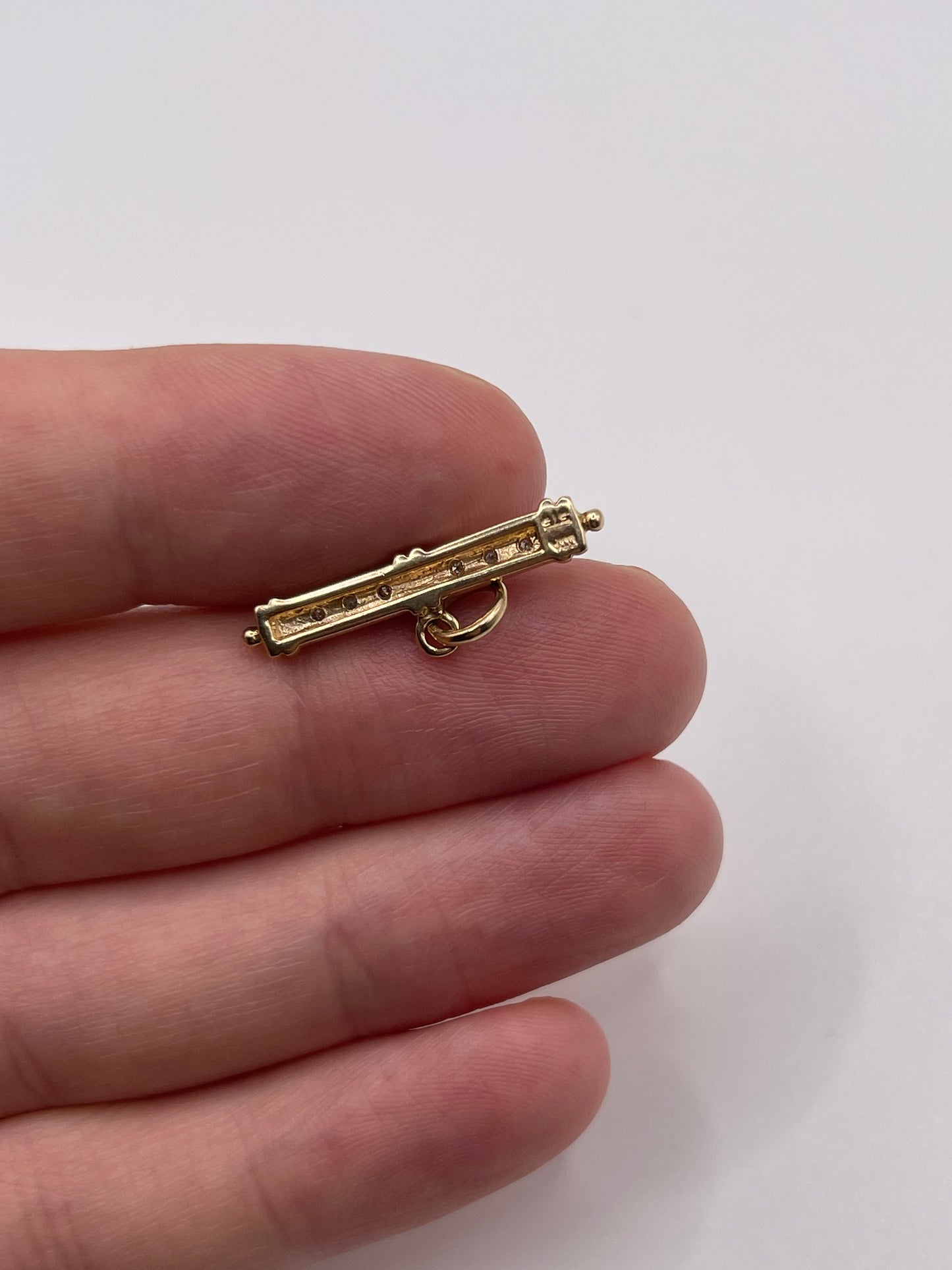 9ct gold diamond T bar pendant