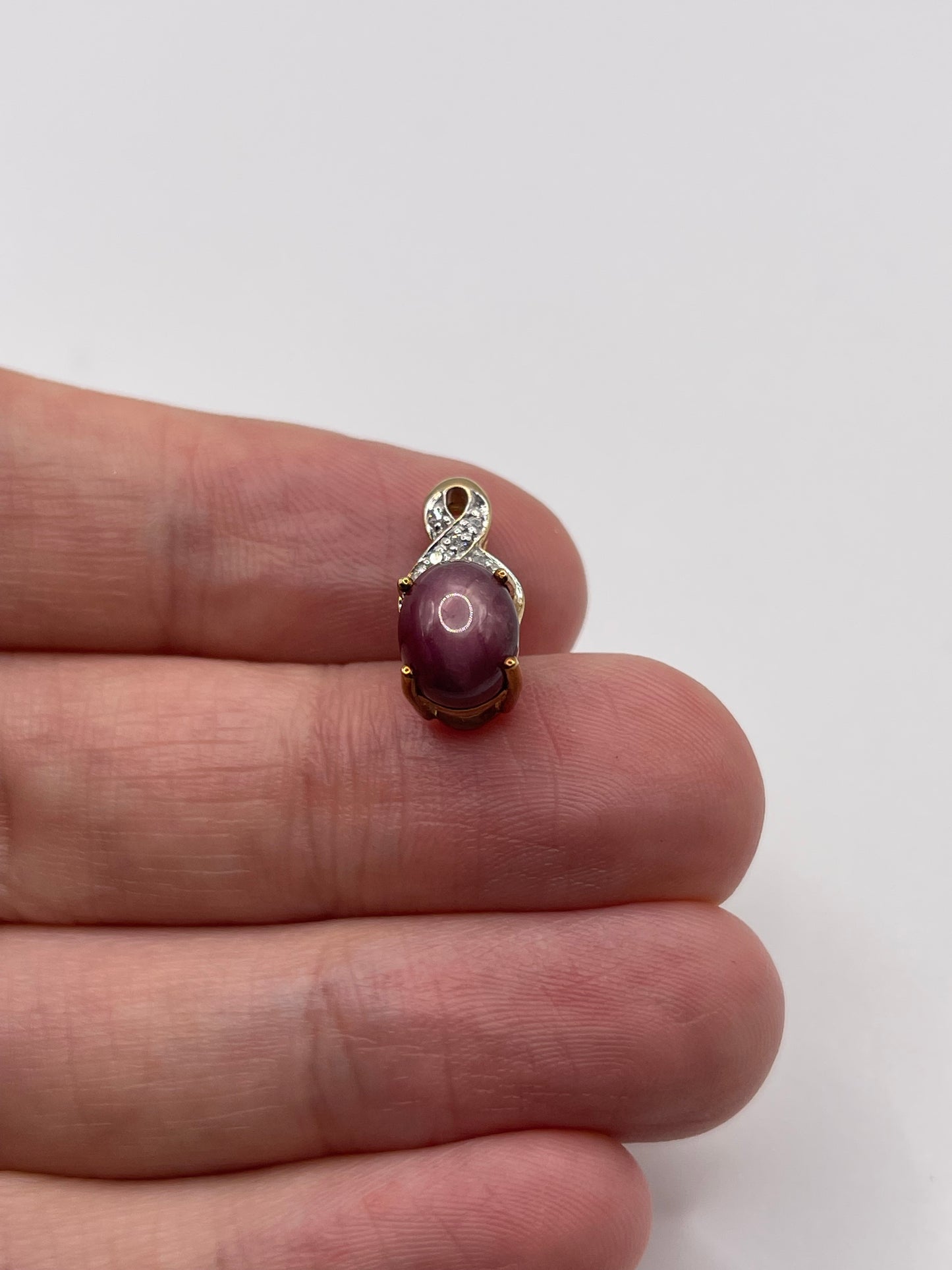 9ct gold star ruby and diamond pendant