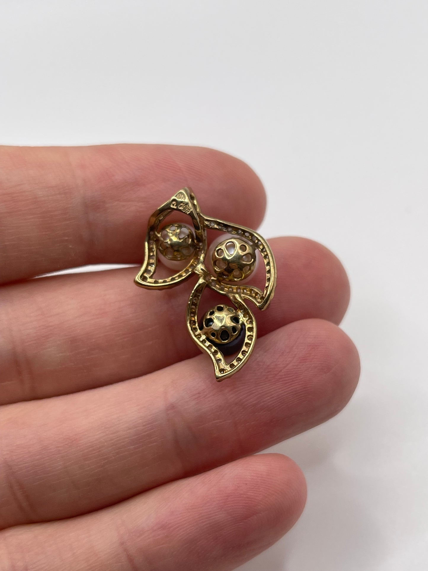 9ct gold pearl and diamond pendant