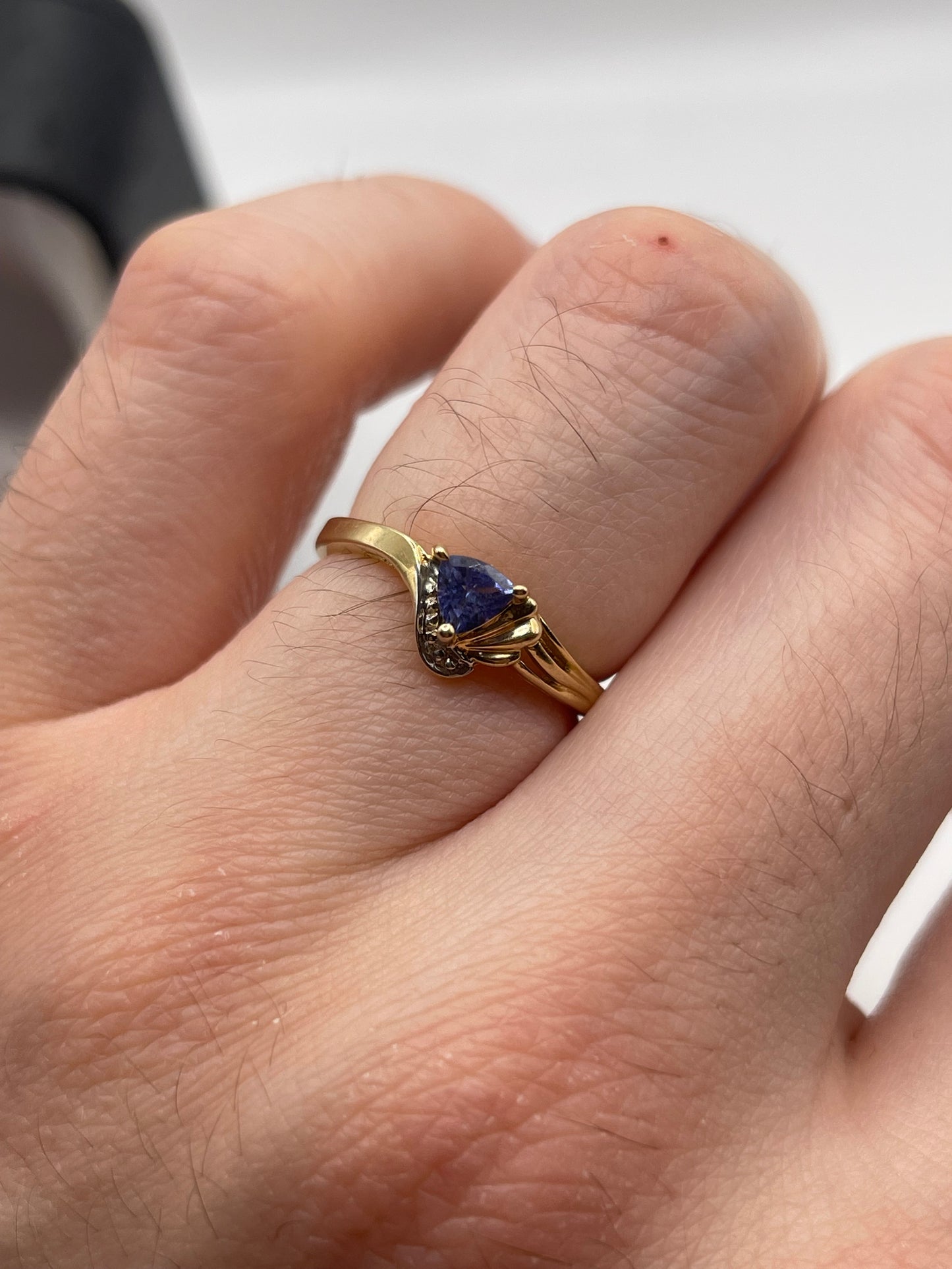 14ct gold tanzanite and diamond ring