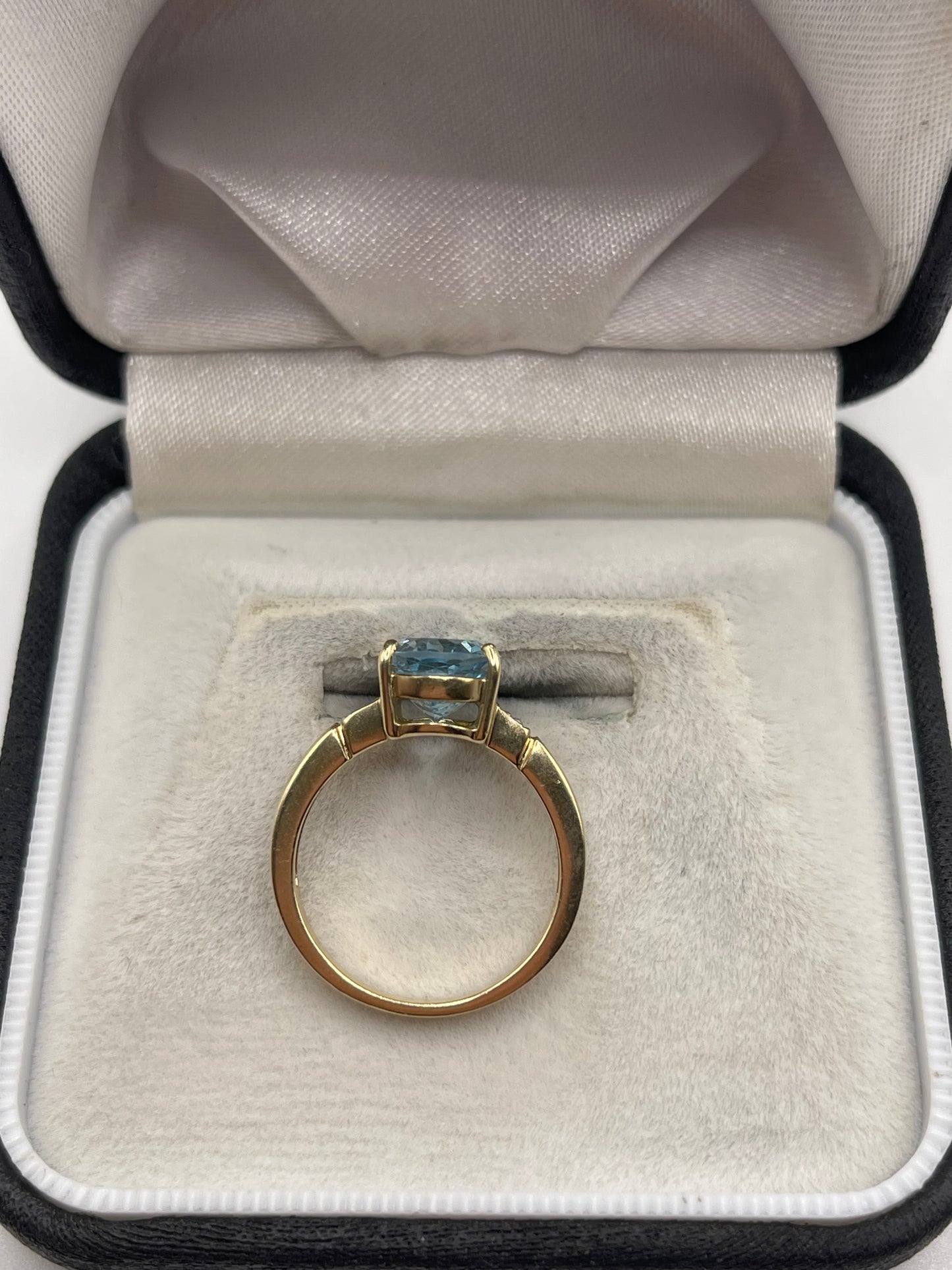 9ct gold topaz and diamond ring
