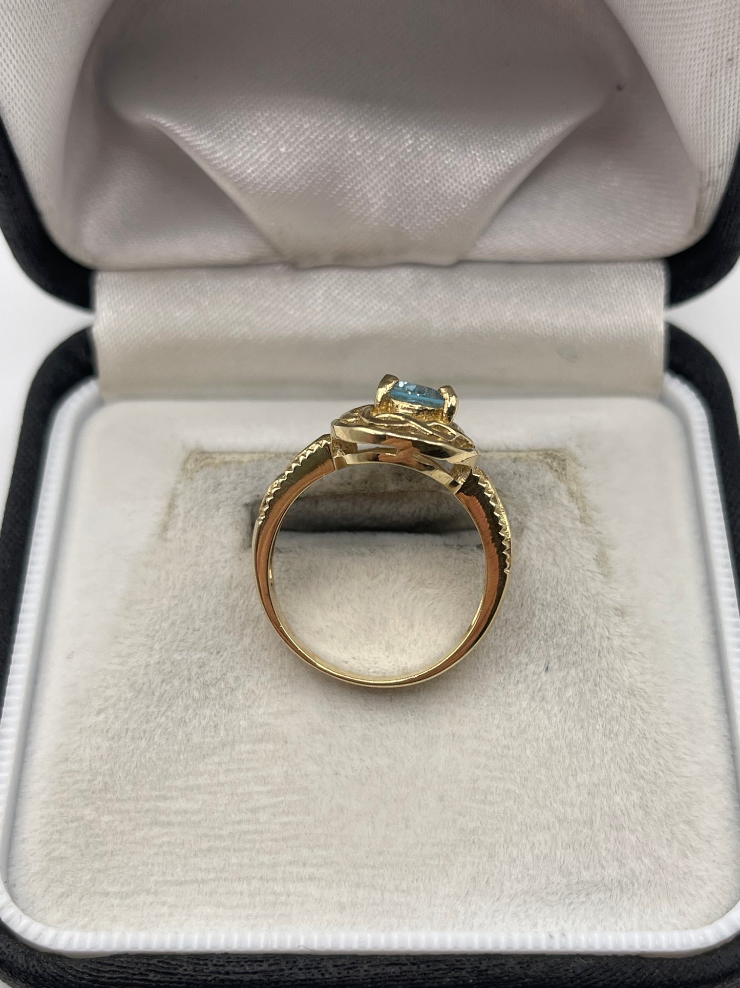 9ct gold topaz ring